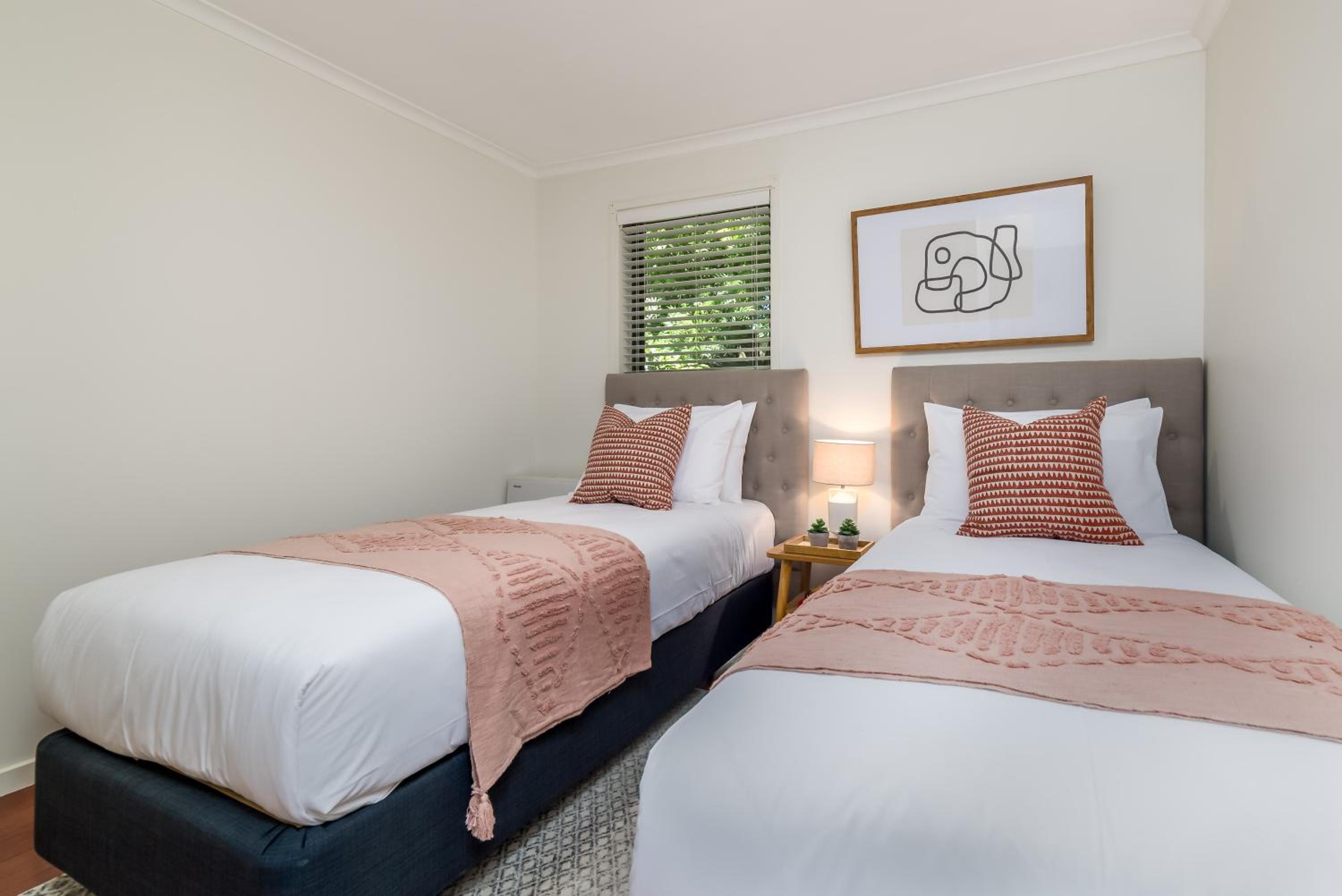Modern 3BR in Belconnen with free parking and Wifi