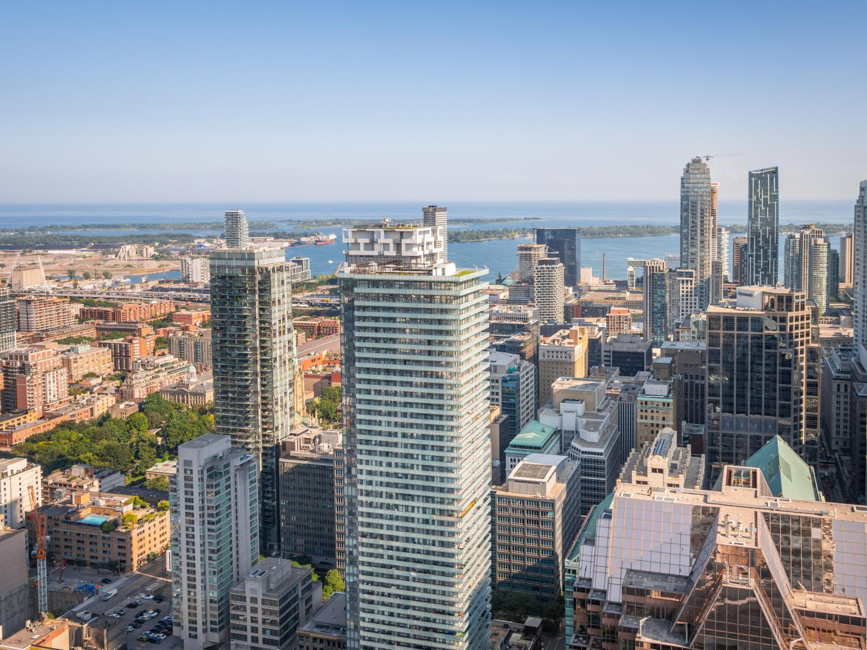 Designer 1BR Suite with CN Tower, Skyline view
