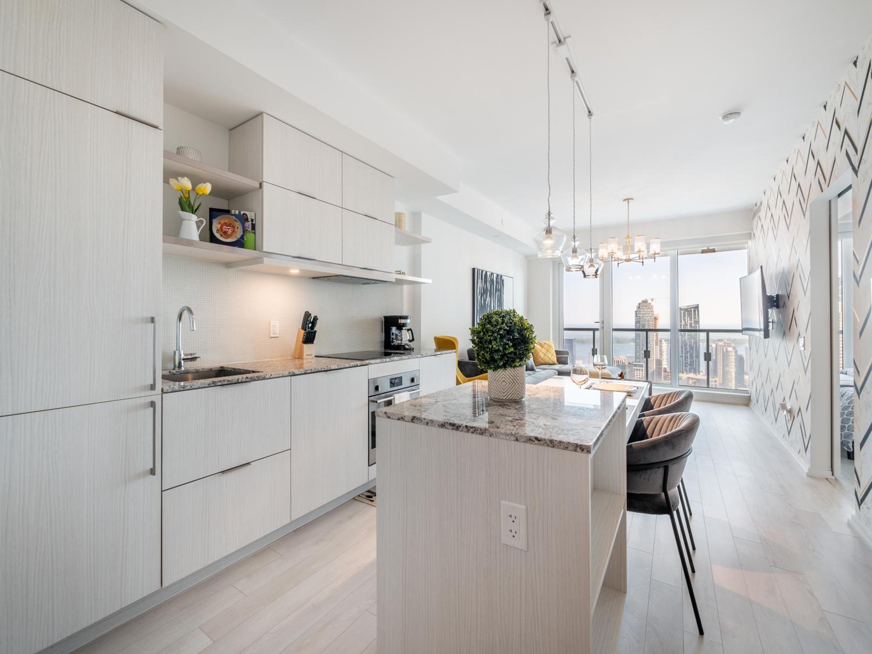 Designer 1BR Suite with CN Tower, Skyline view