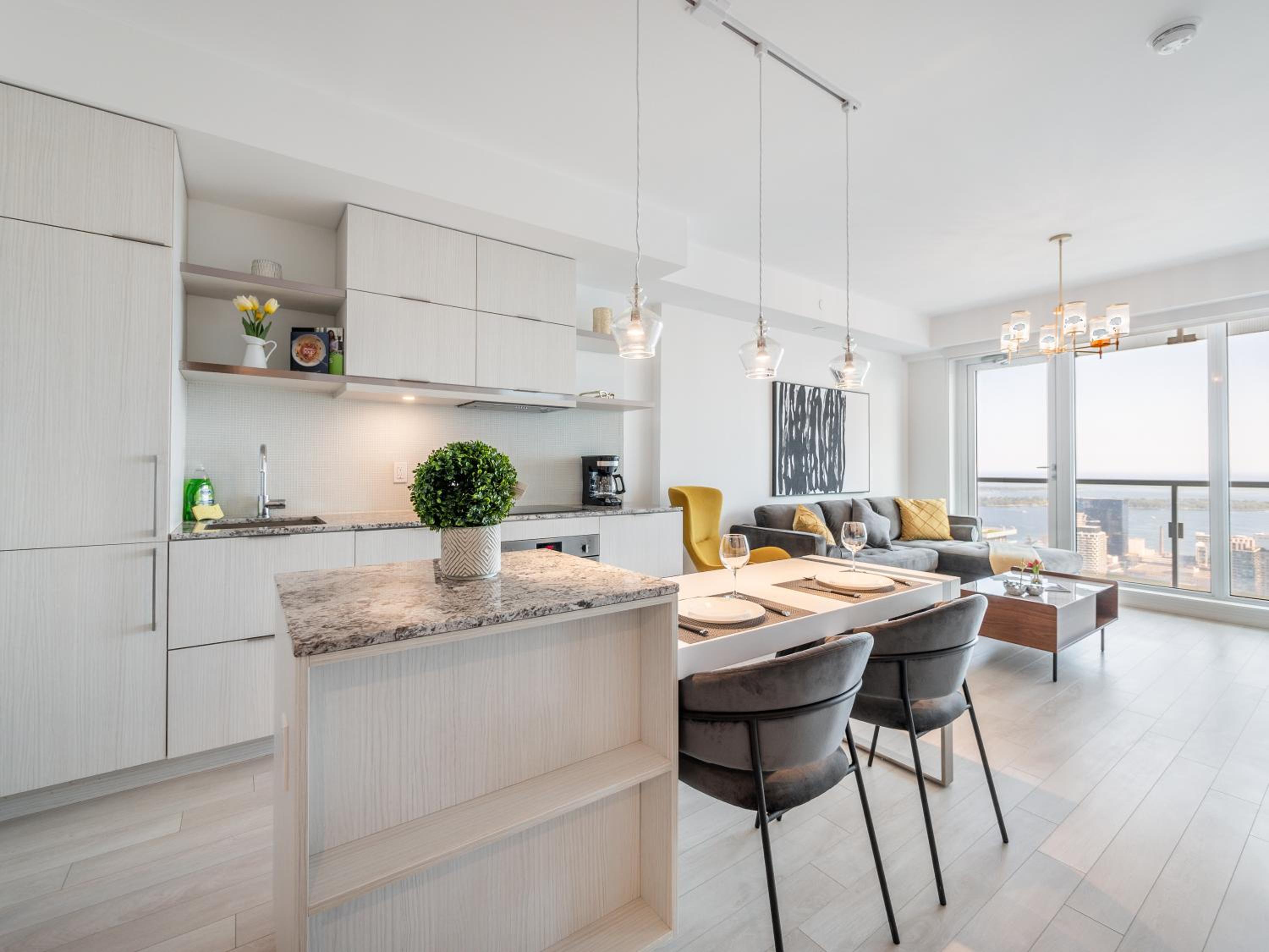 Designer 1BR Suite with CN Tower, Skyline view