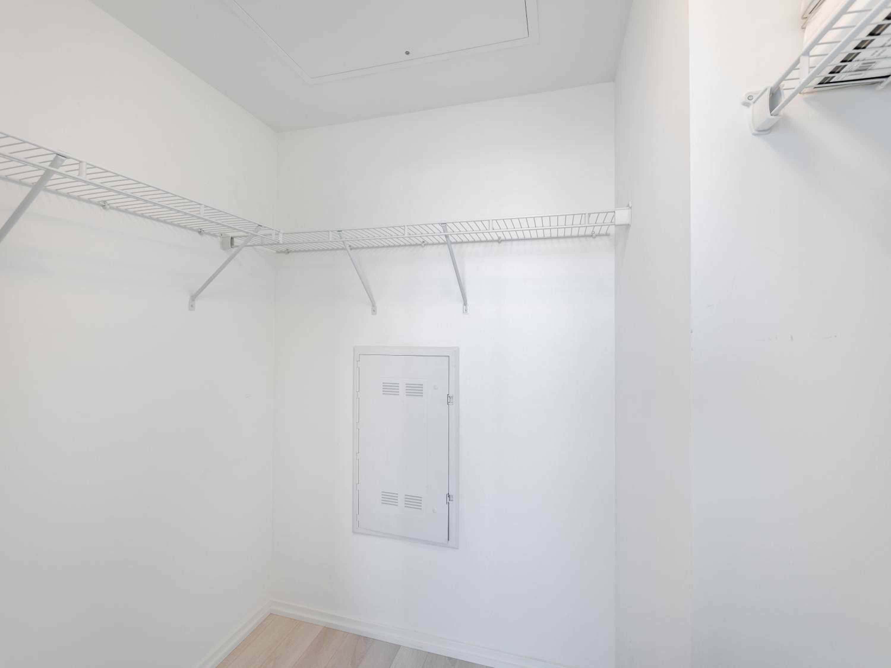 Designer 1BR Suite with CN Tower, Skyline view