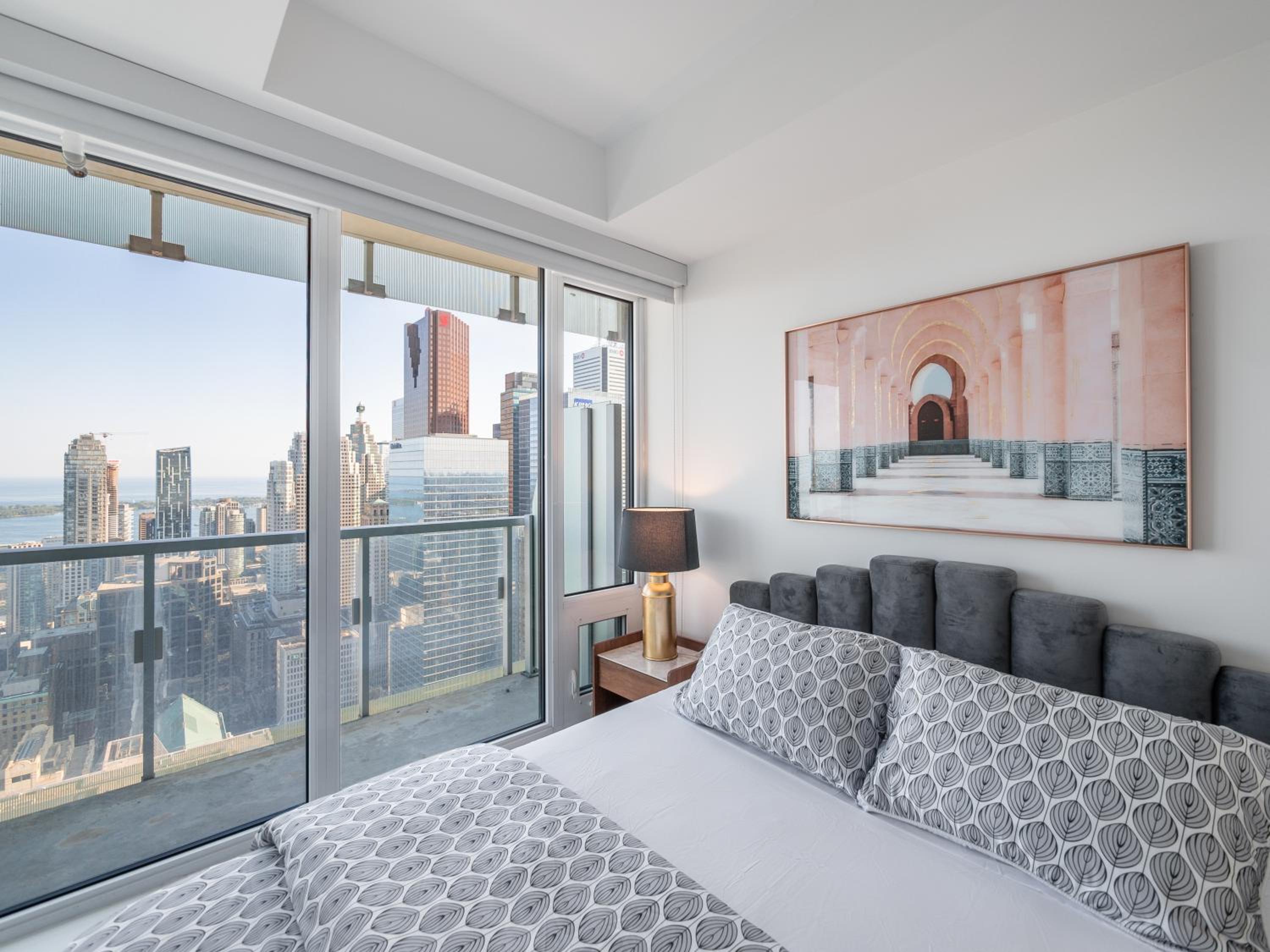 Designer 1BR Suite with CN Tower, Skyline view