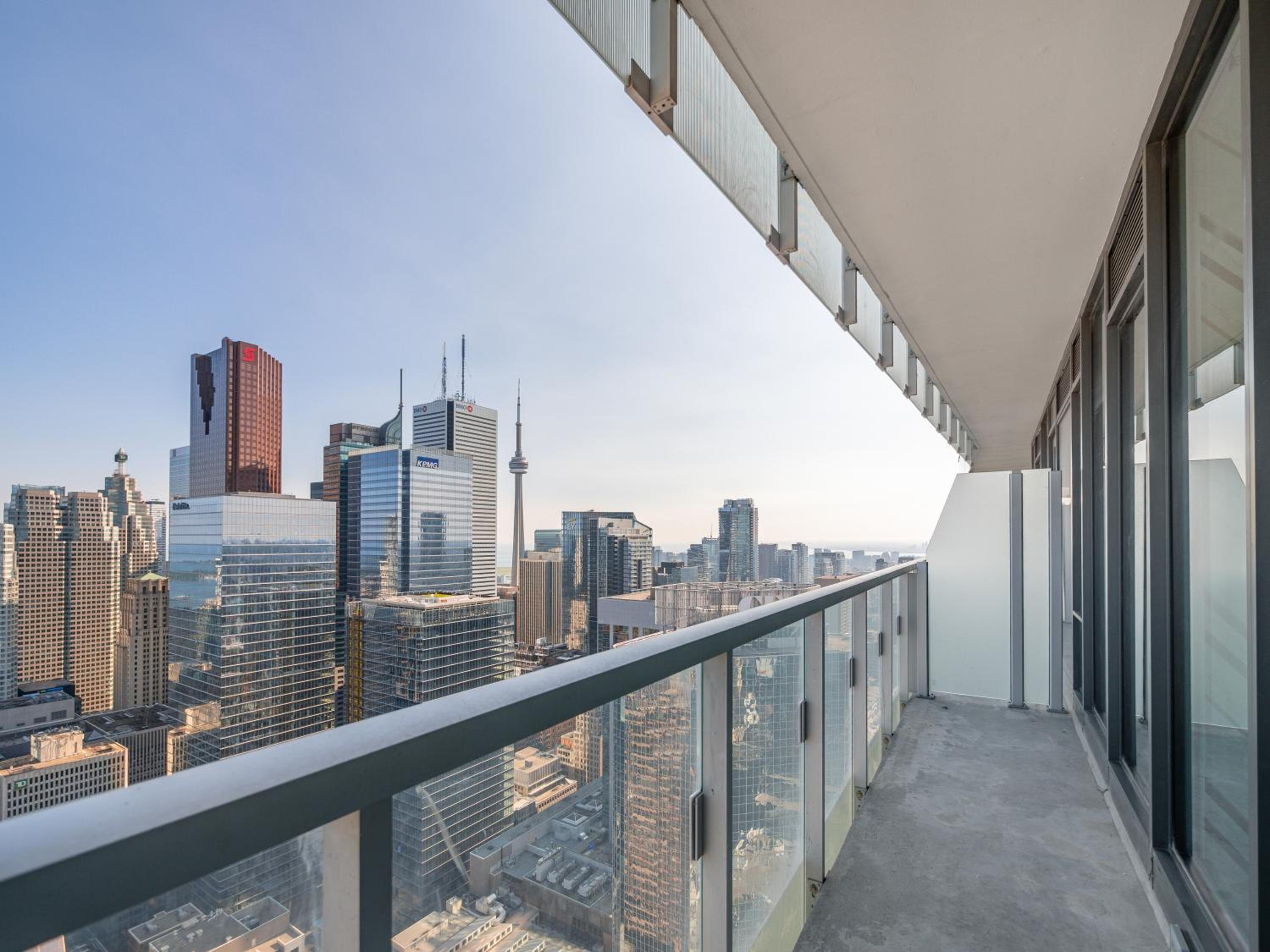 Designer 1BR Suite with CN Tower, Skyline view
