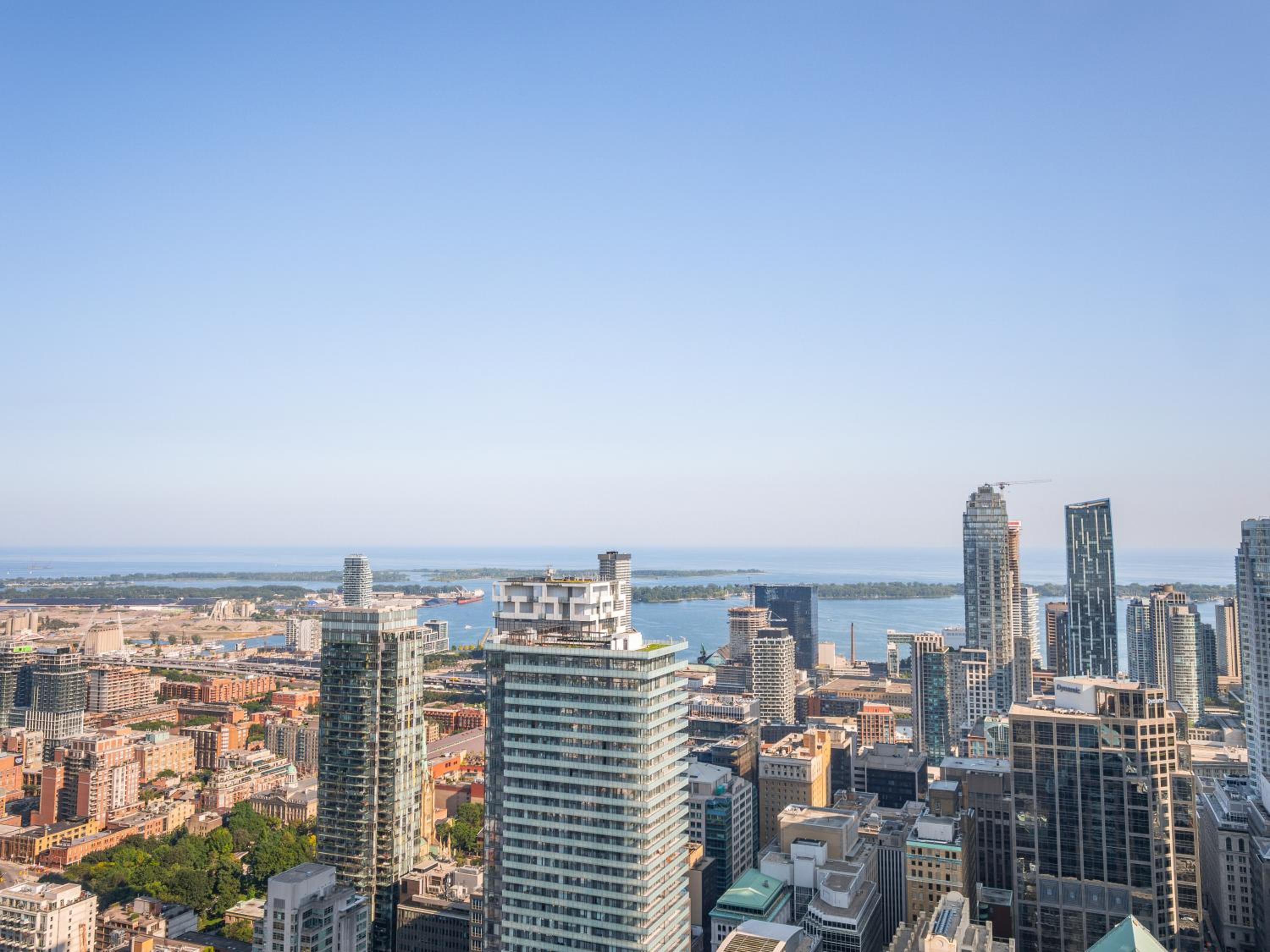 Designer 1BR Suite with CN Tower, Skyline view