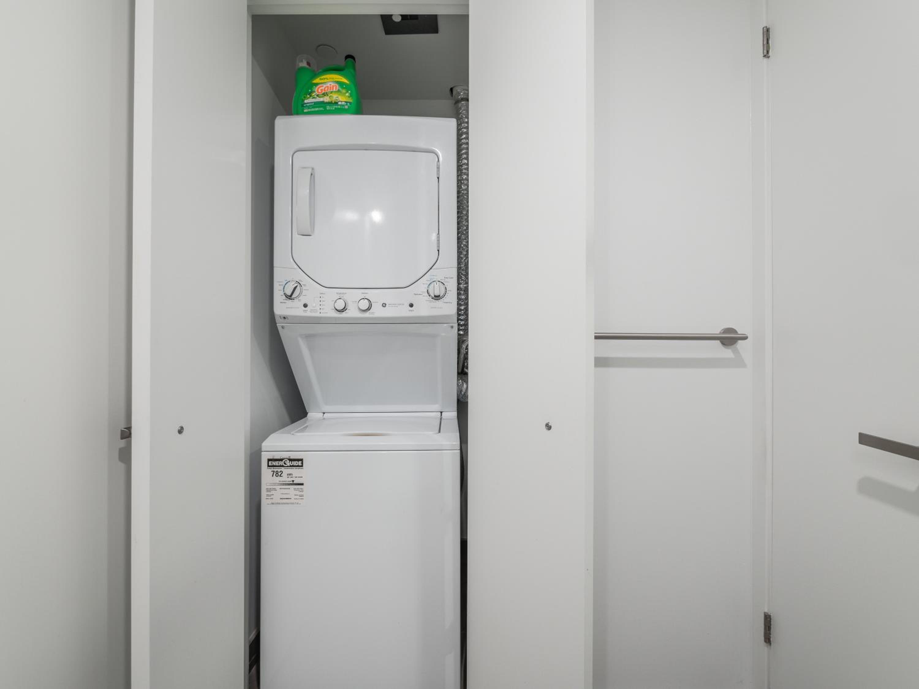Designer 1BR Suite with CN Tower, Skyline view