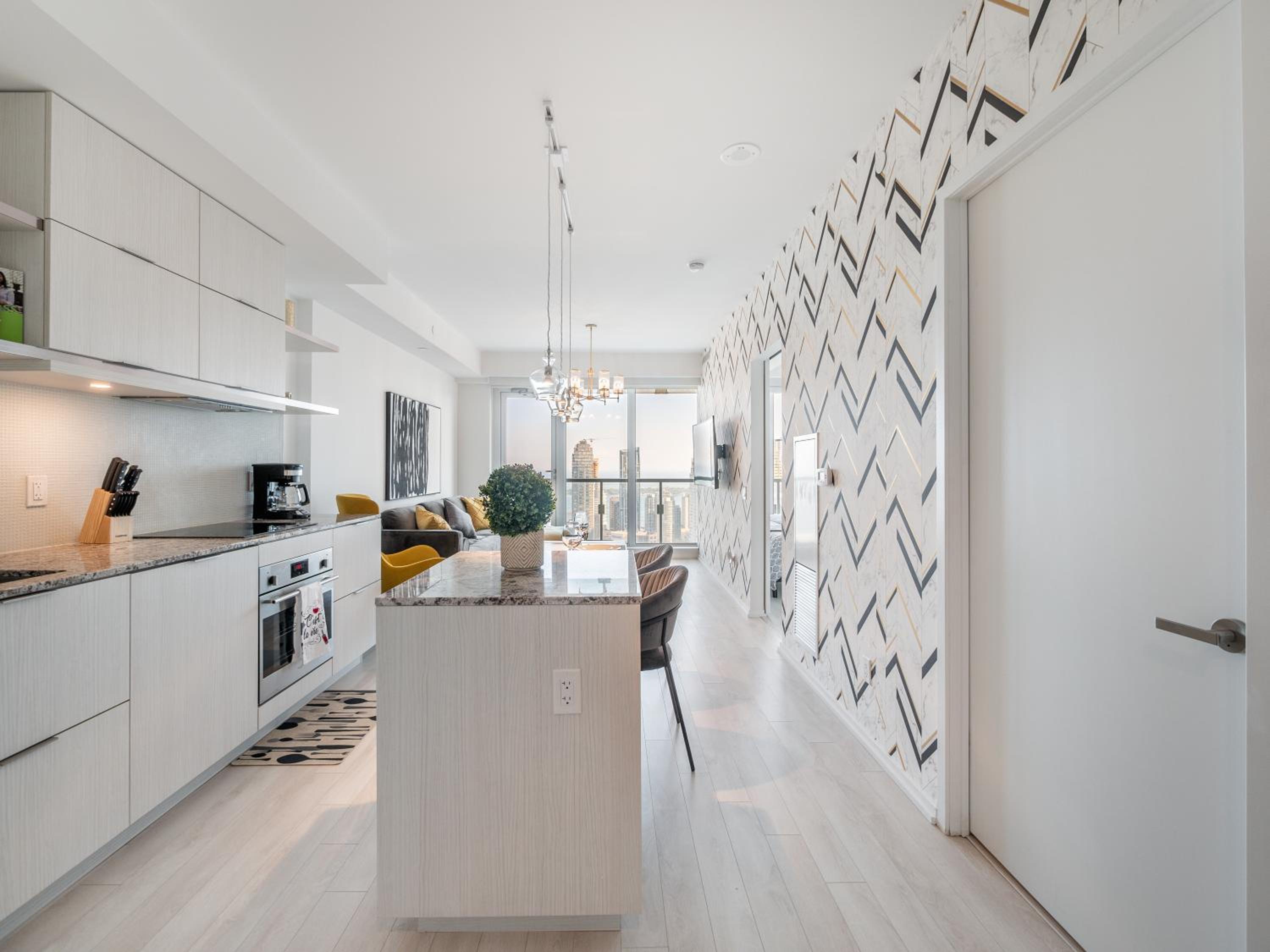 Designer 1BR Suite with CN Tower, Skyline view