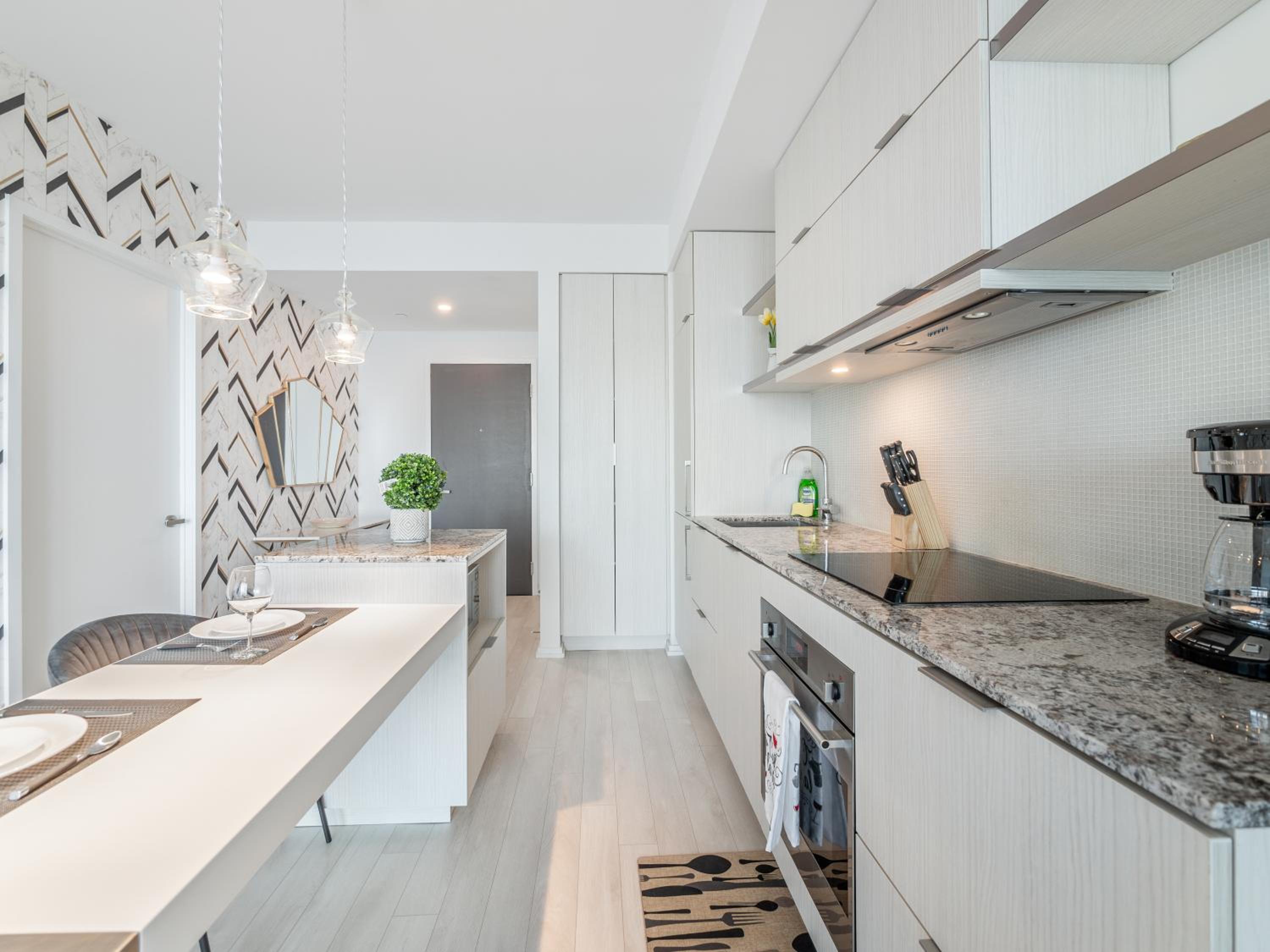 Designer 1BR Suite with CN Tower, Skyline view
