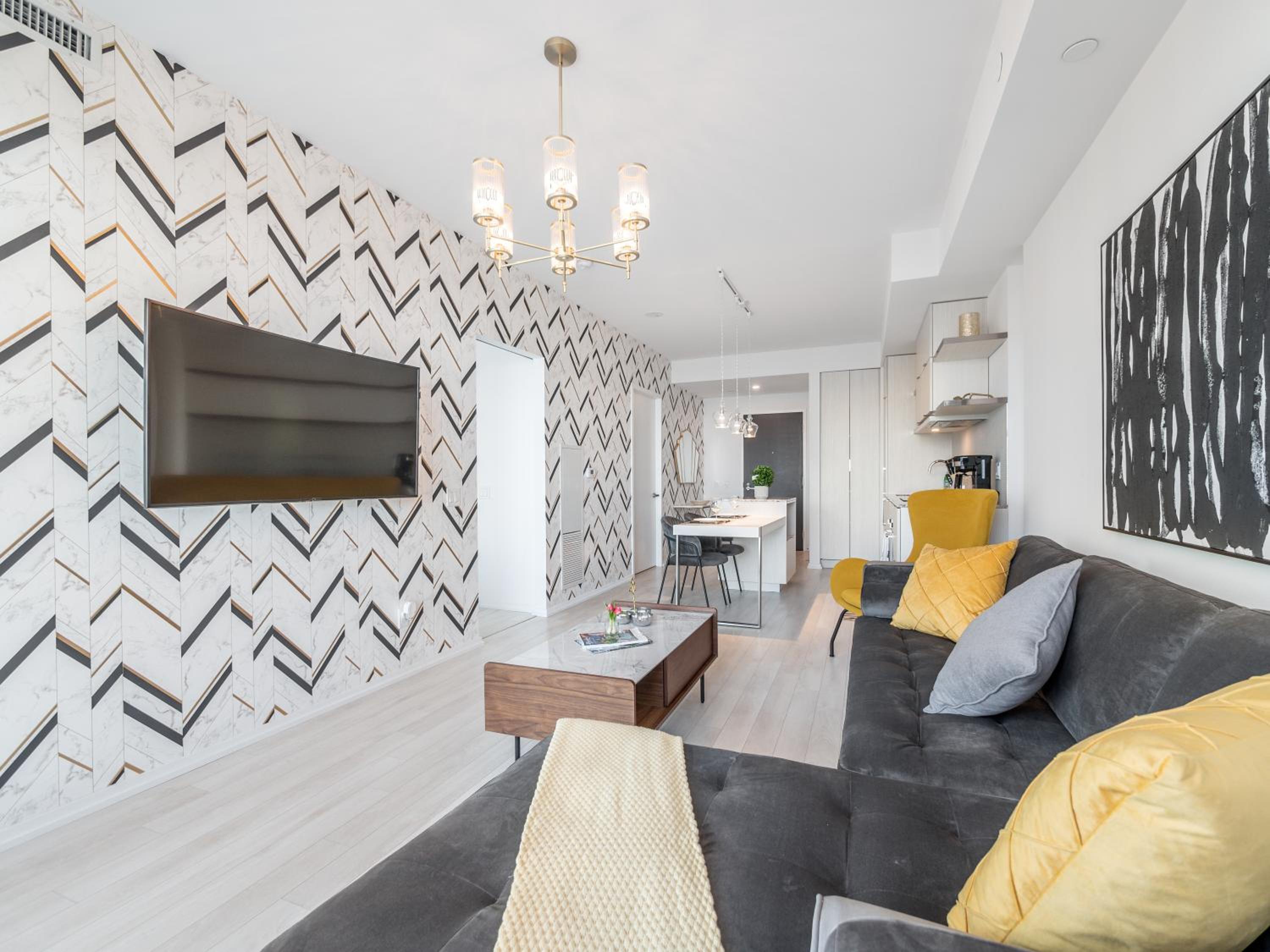 Designer 1BR Suite with CN Tower, Skyline view