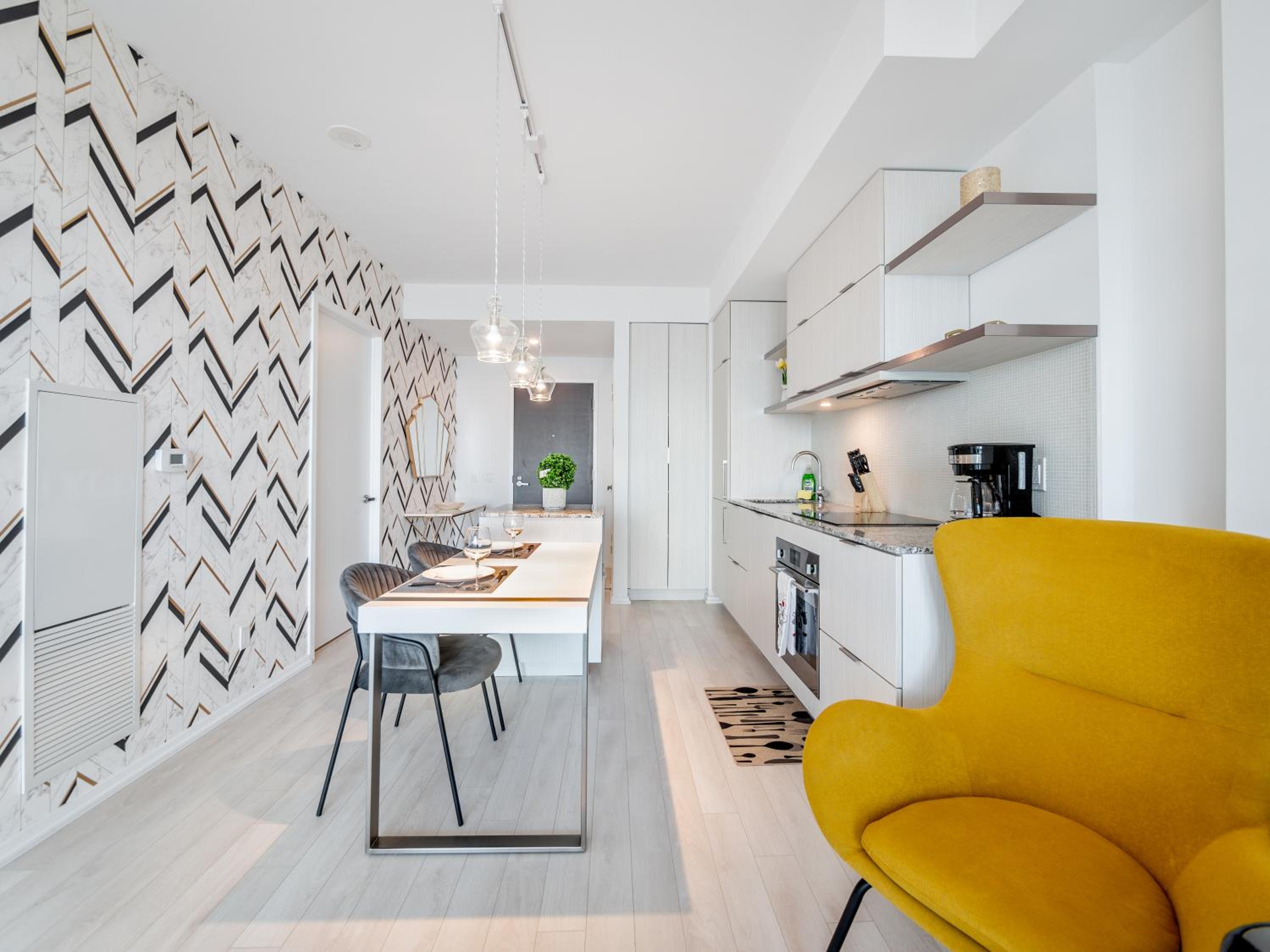 Designer 1BR Suite with CN Tower, Skyline view