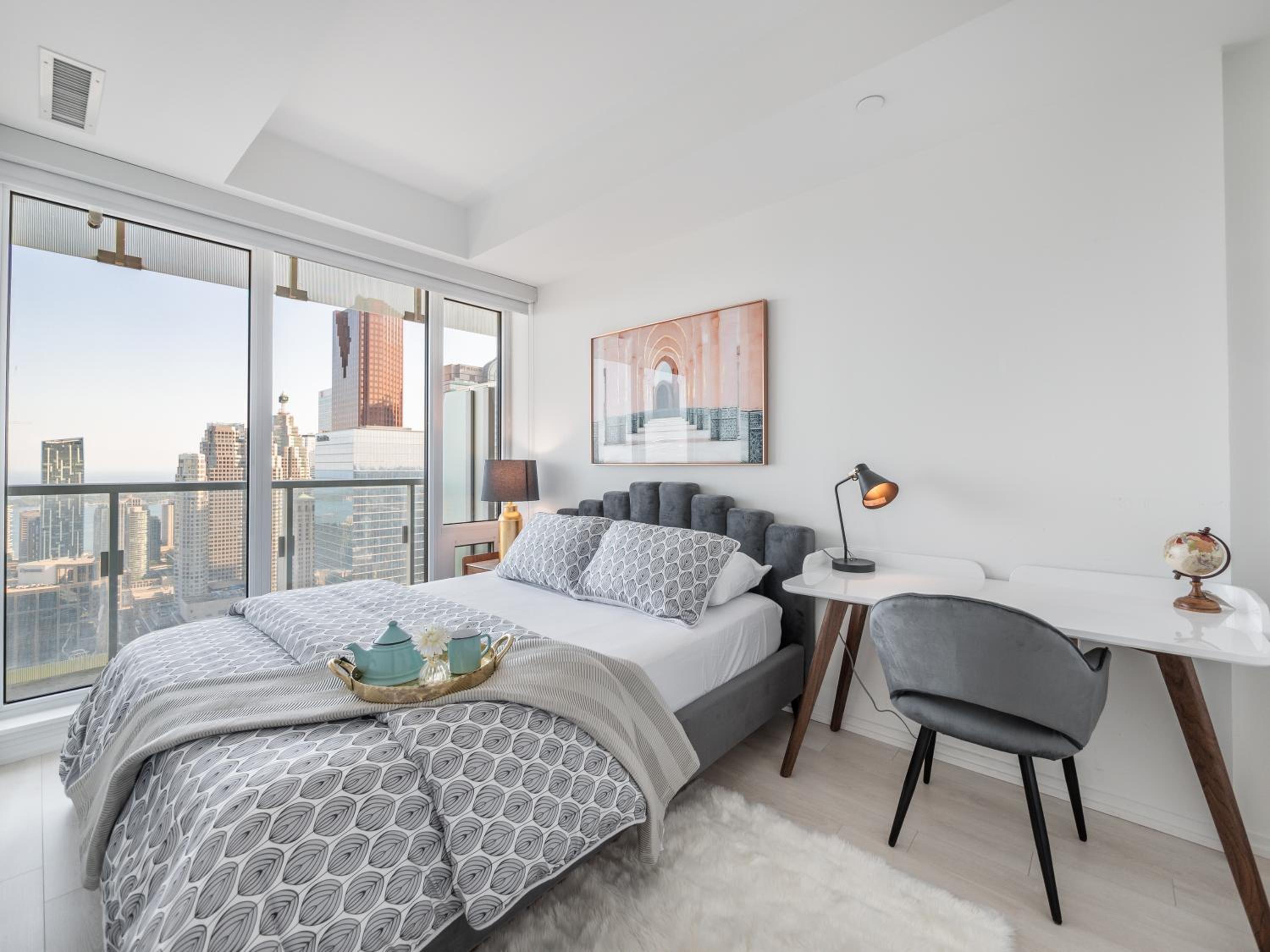 Designer 1BR Suite with CN Tower, Skyline view