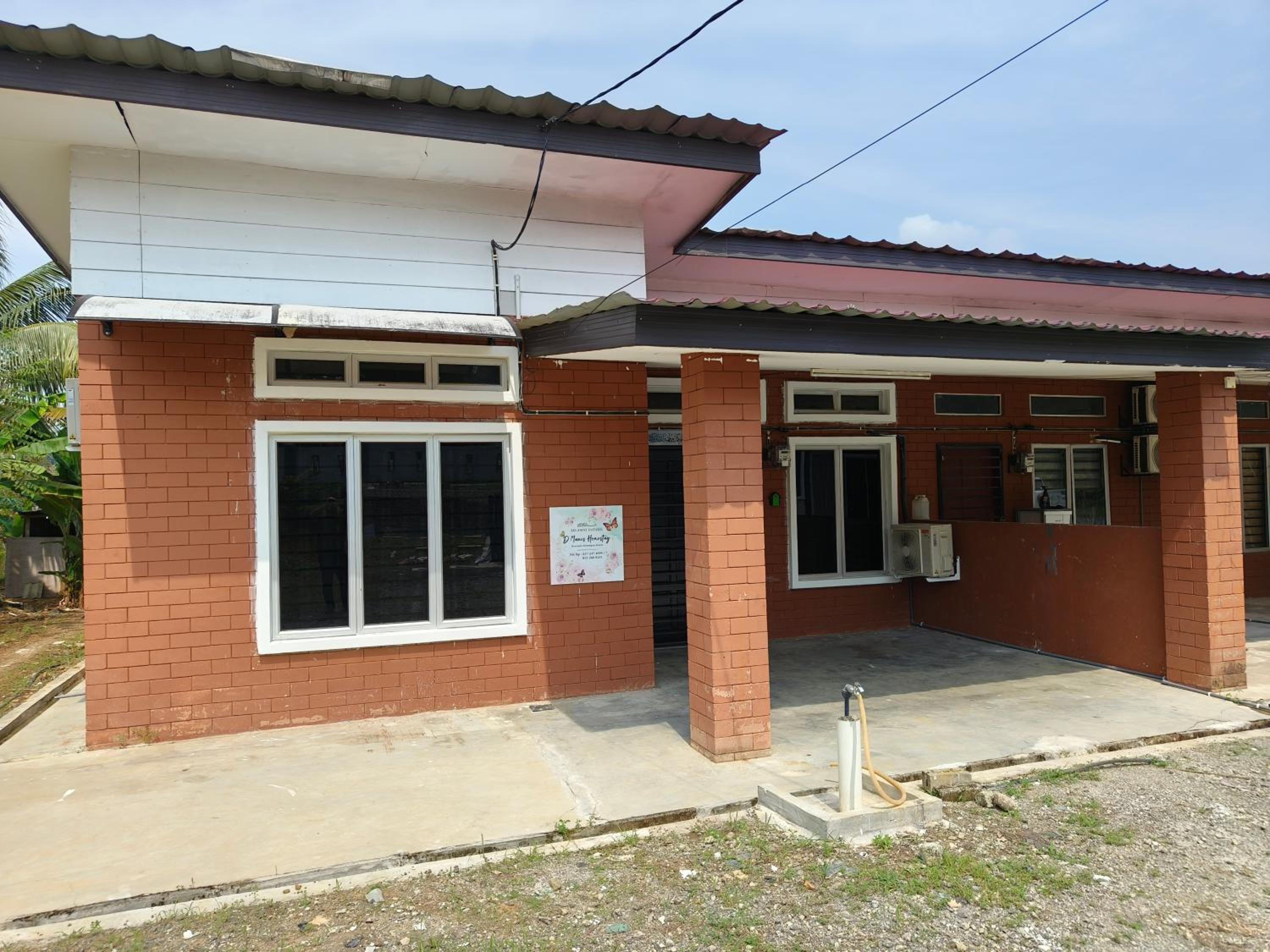 D'manis Homestay photo 1