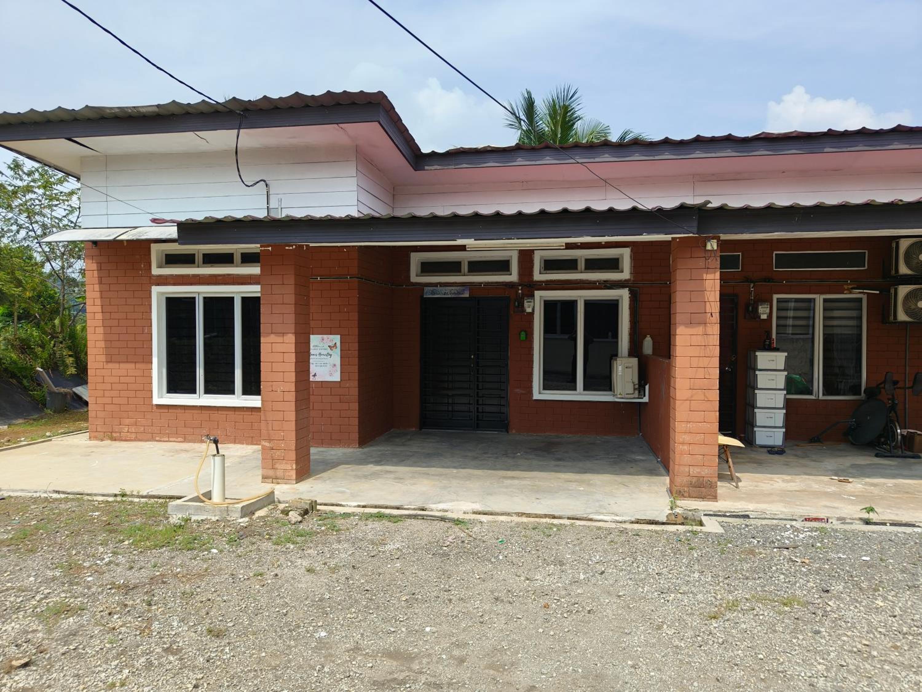 D'manis Homestay photo 3