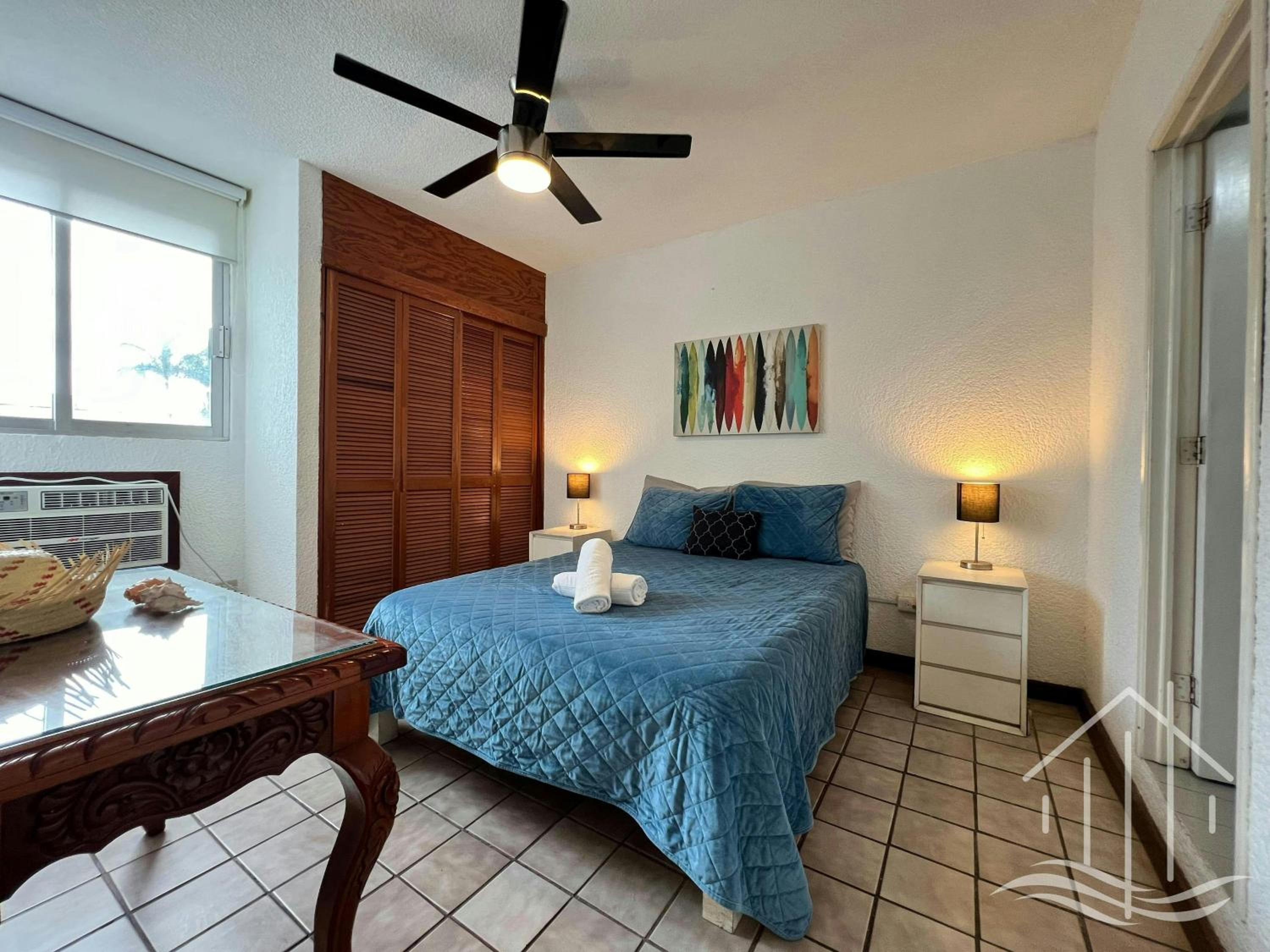 5 Star Location-Promo-Sleeps 6-100 Walk Score-Near Beach & Restaurants view 2