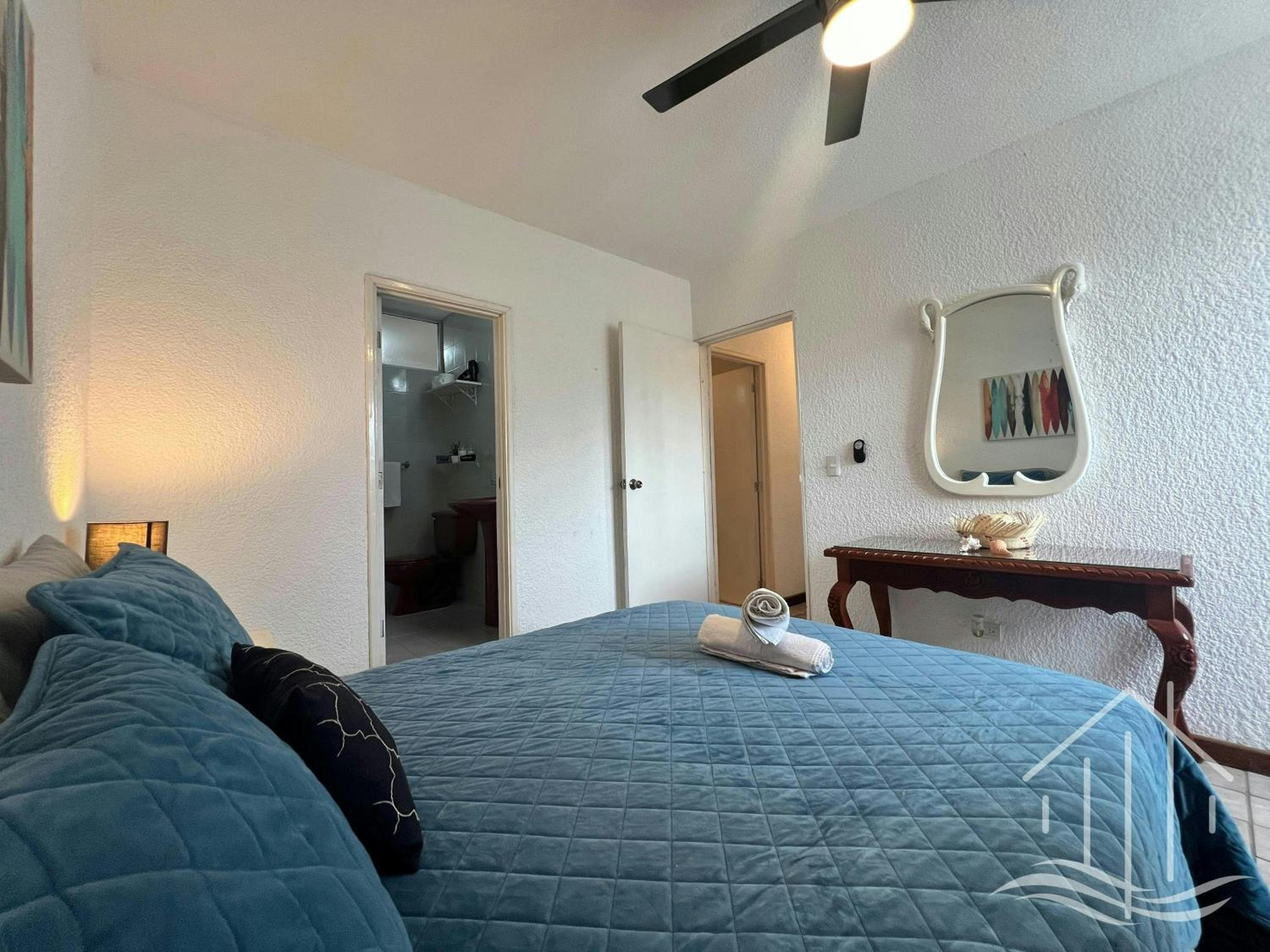 5 Star Location-Promo-Sleeps 6-100 Walk Score-Near Beach & Restaurants view 3