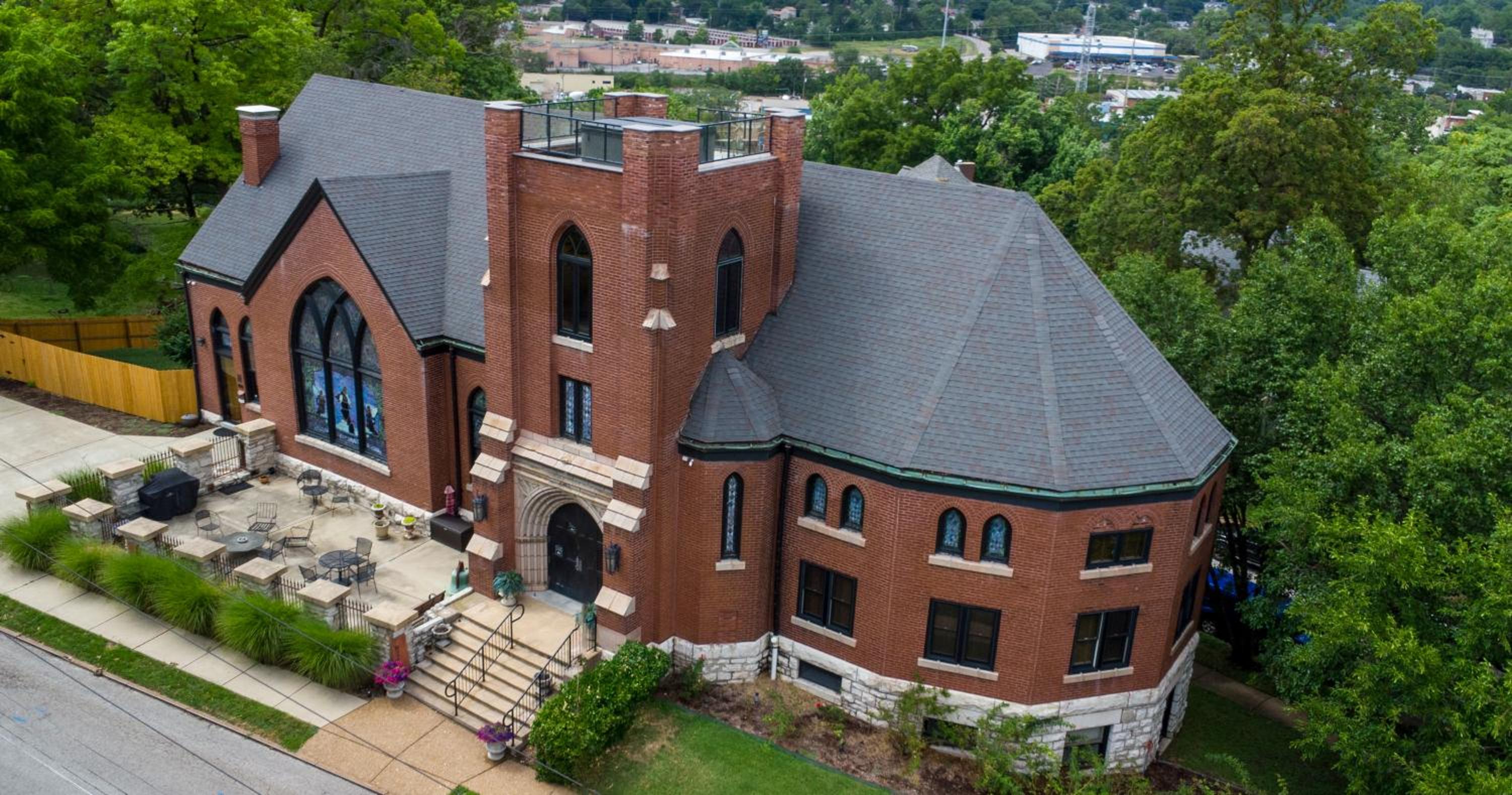 Hotel Gothic Heights Inn