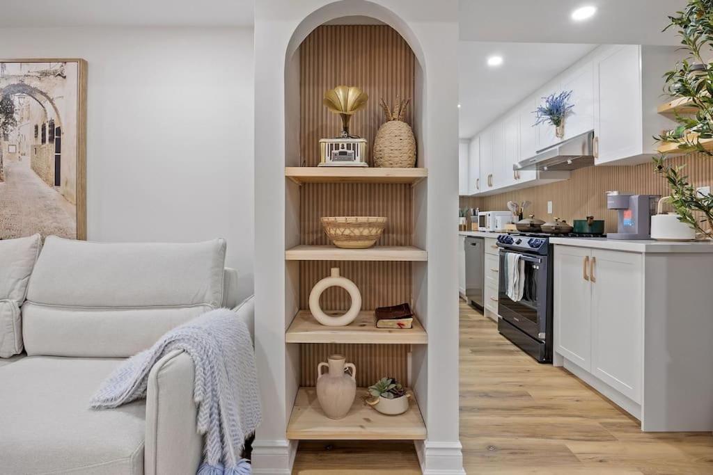 fully Yours, Brand New Basement, private entrance