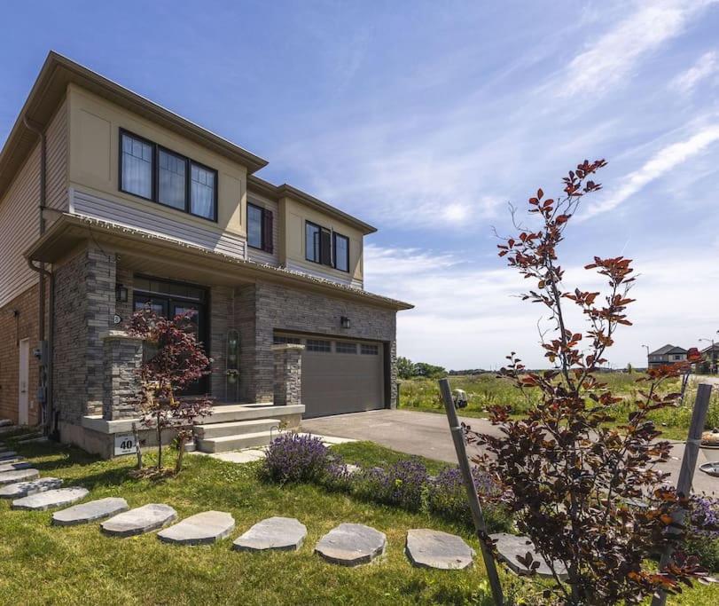 fully Yours, Brand New Basement, private entrance