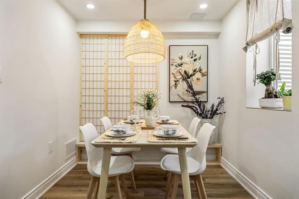 fully Yours, Brand New Basement, private entrance