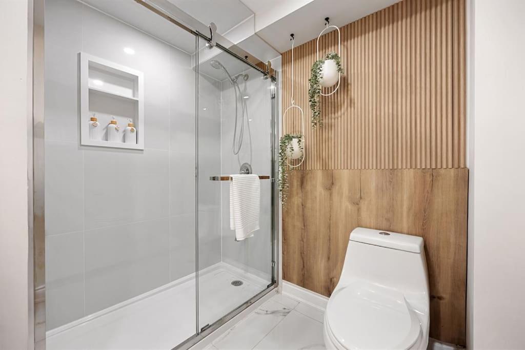 fully Yours, Brand New Basement, private entrance