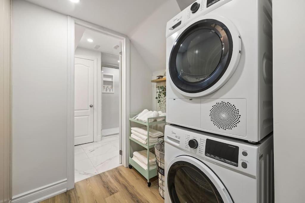 fully Yours, Brand New Basement, private entrance