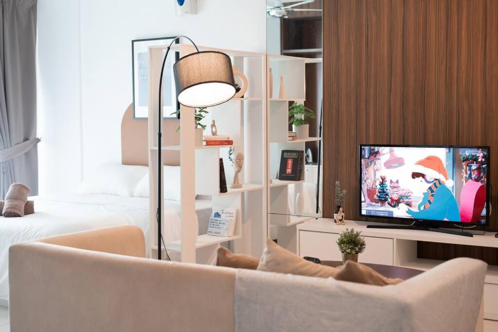 Comfy & Cozy Studio Apartment photo 1
