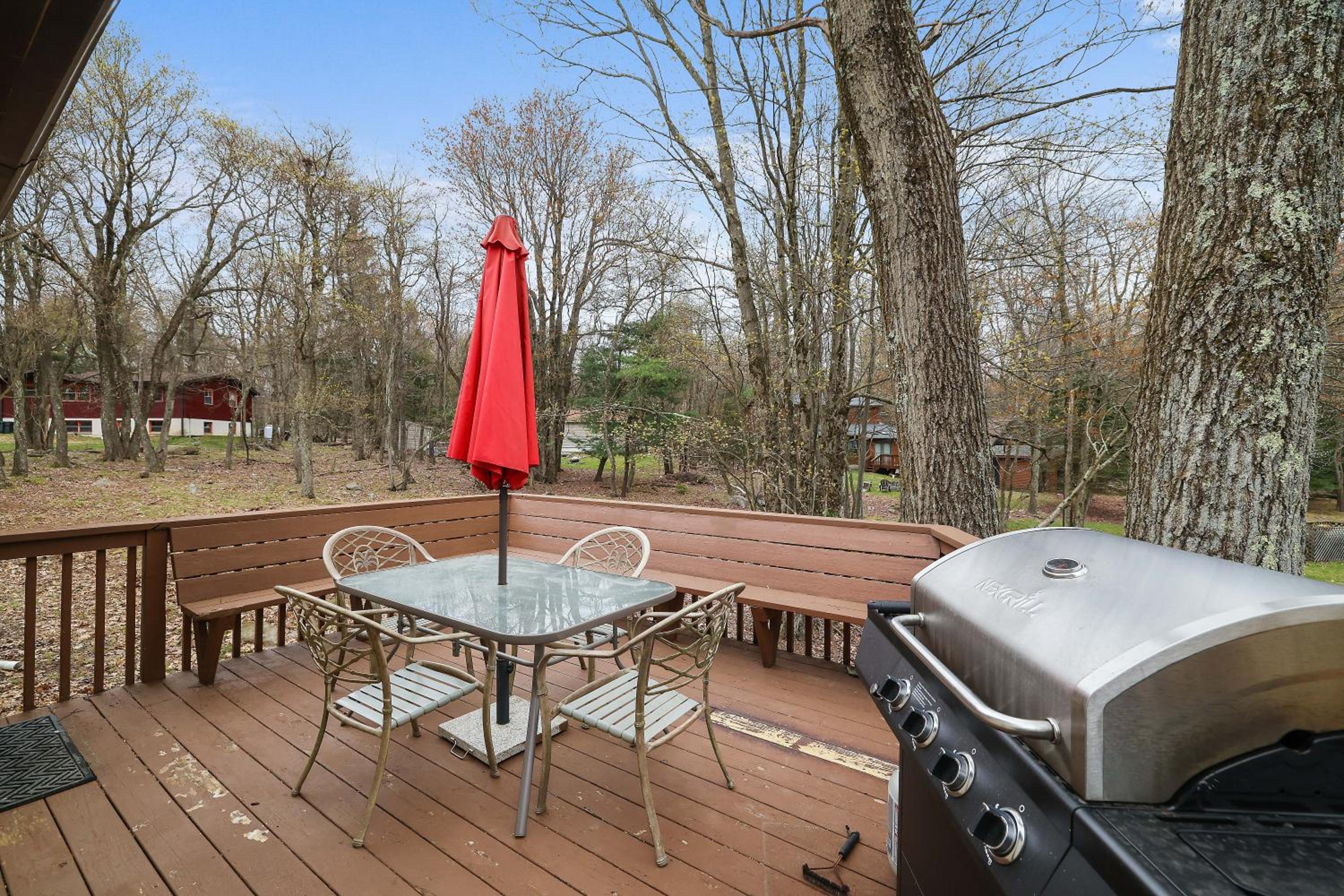 Woodland Escape-0.6Mile to Lake Beach Pet Friendly view 2
