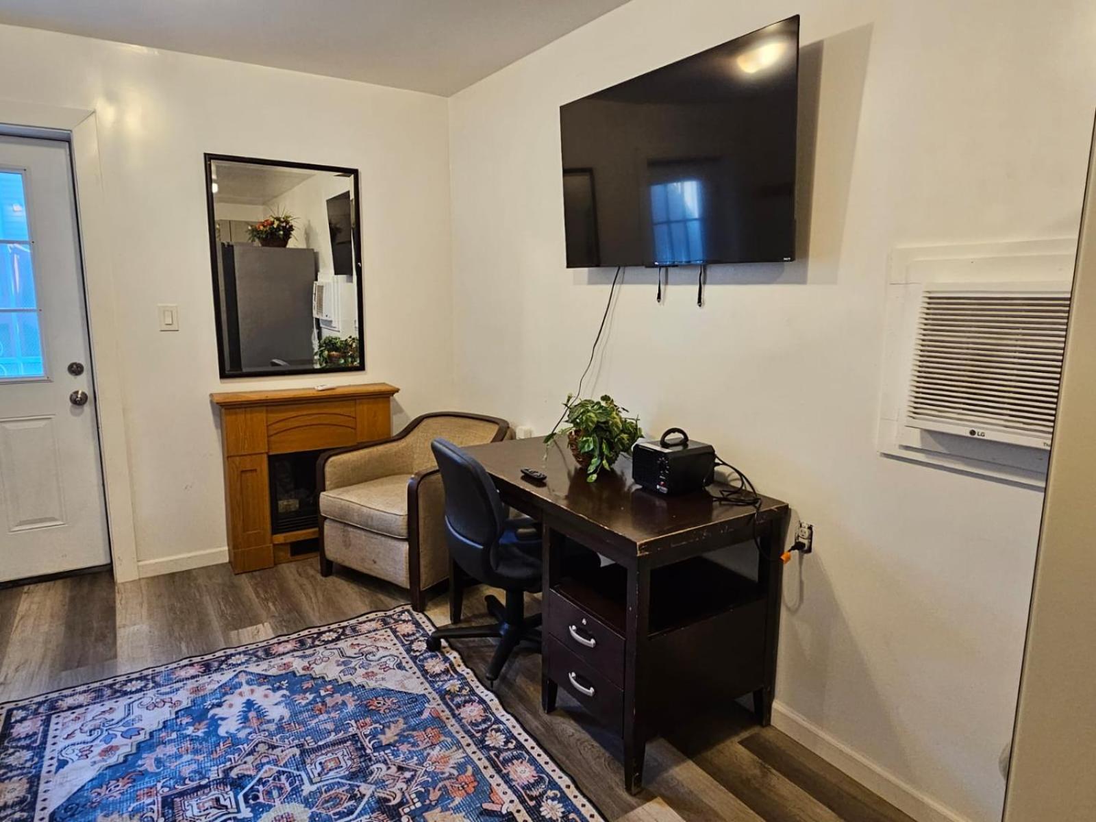 3 BR Guest House Get Away Ideal location view 2