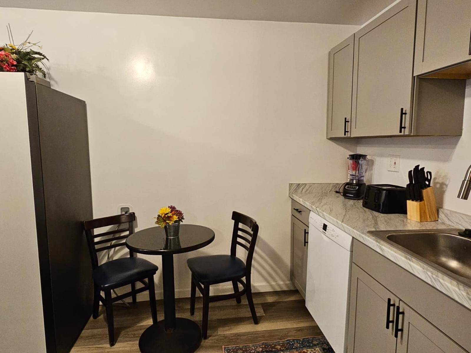 3 BR Guest House Get Away Ideal location view 3