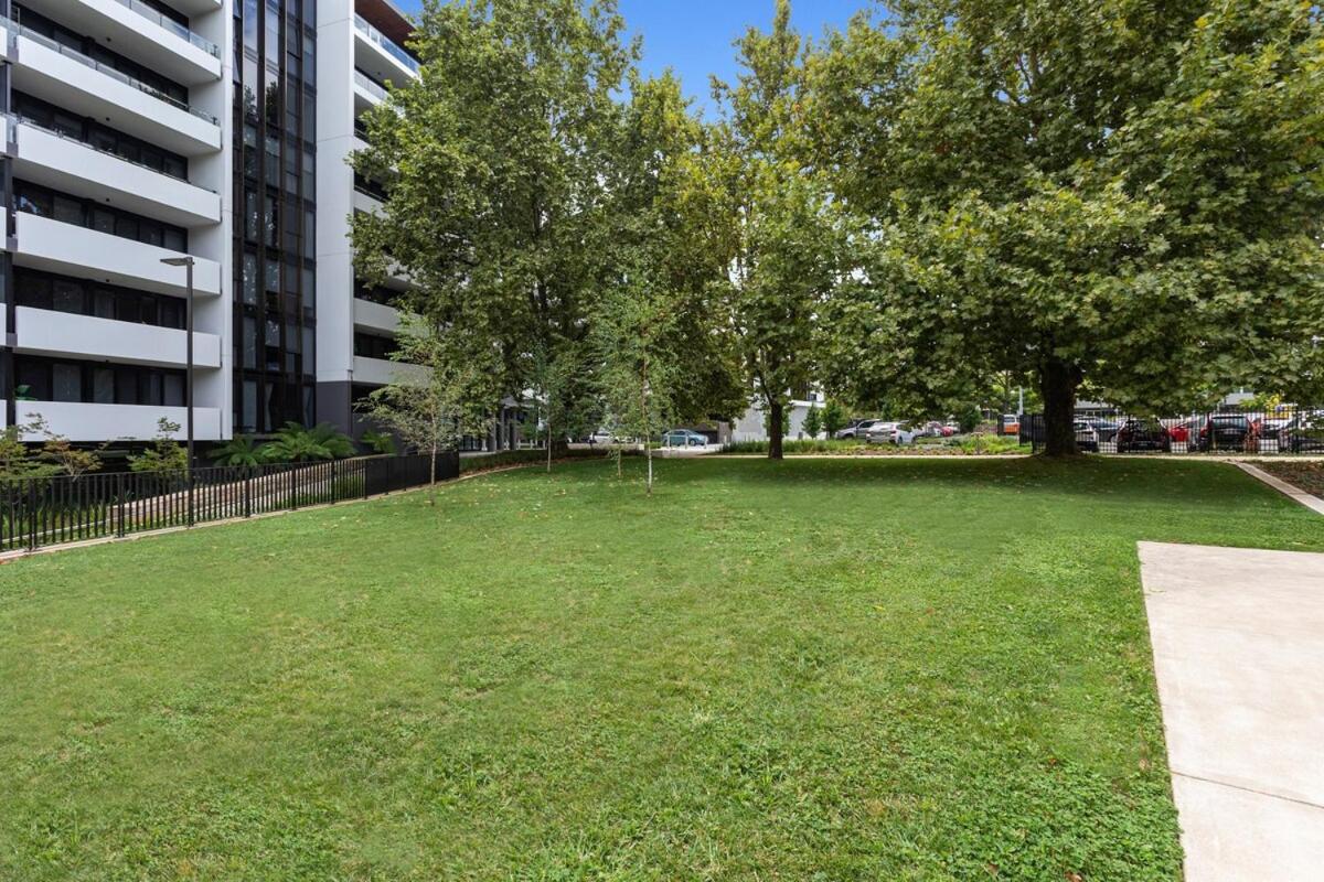 Perfect location with 5 star amenities