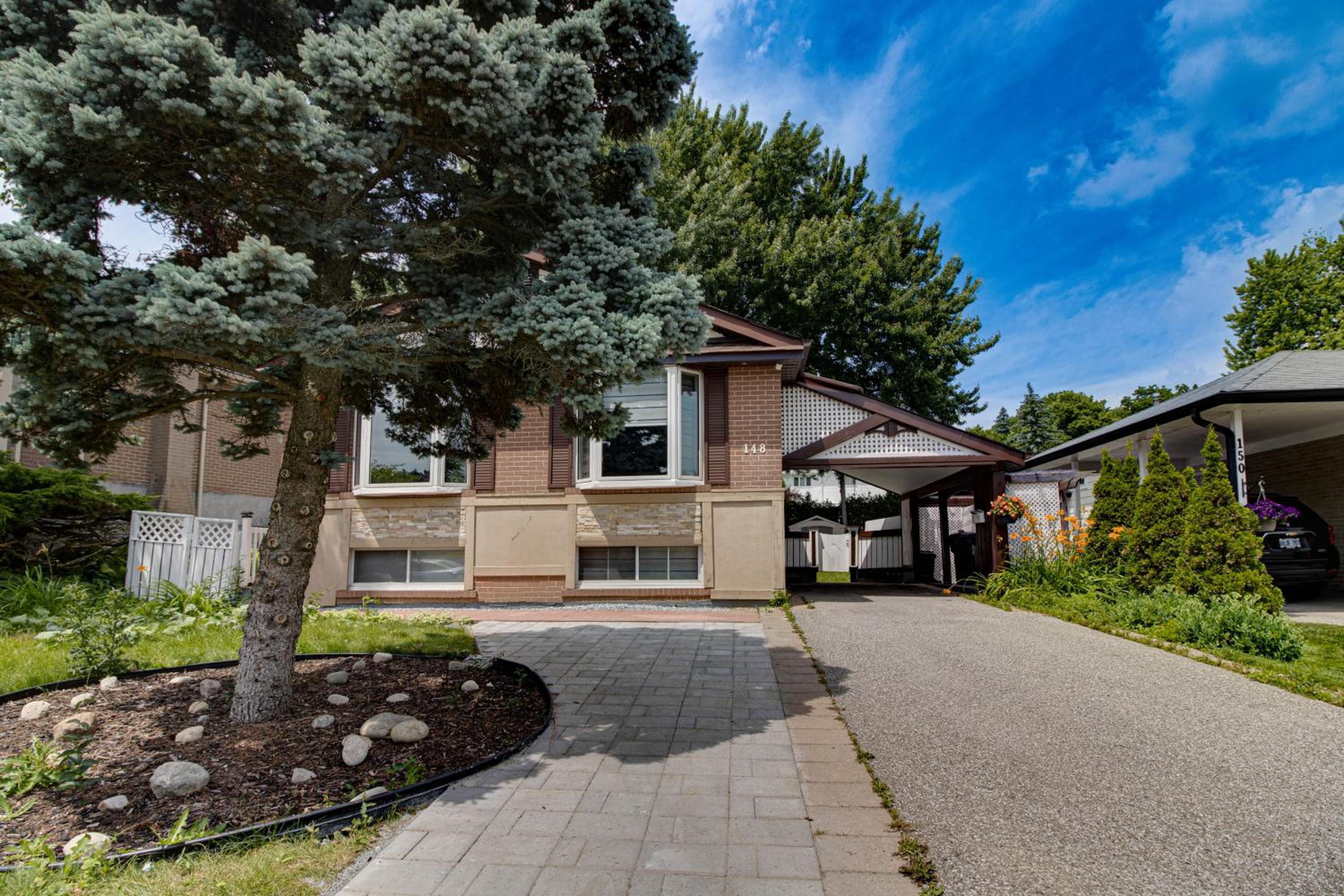 Beautiful House In Scarborough