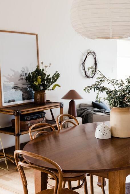 Seafarers Lodge, your seaside surf haven, pup friendly
