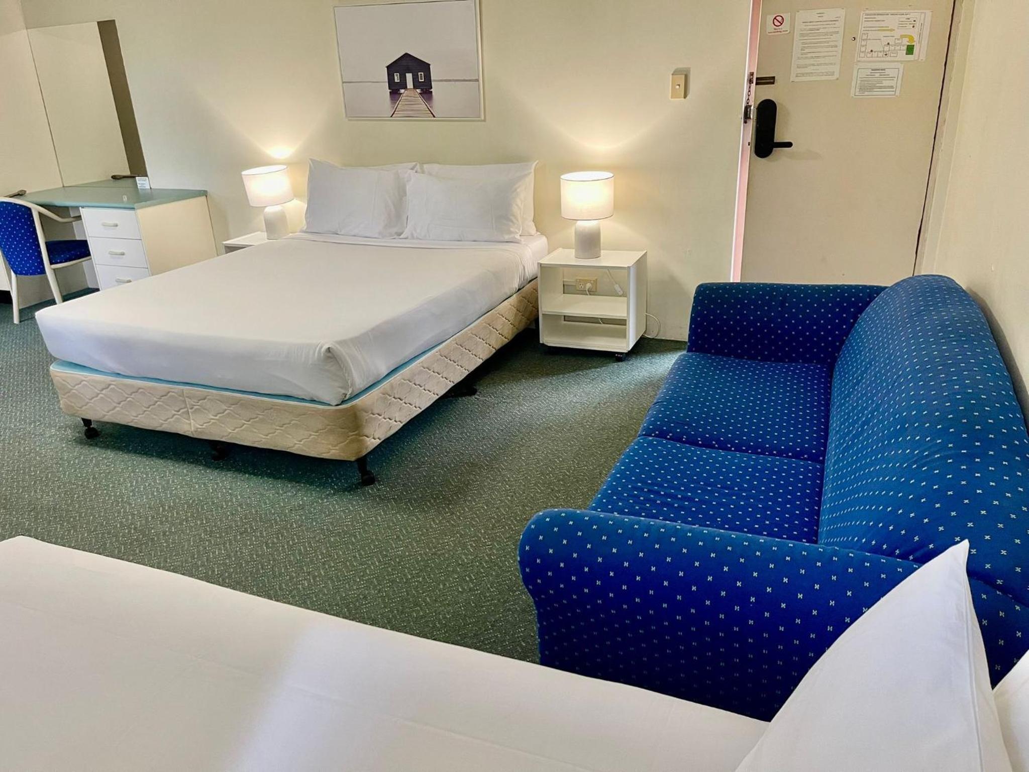 Paramount Motel