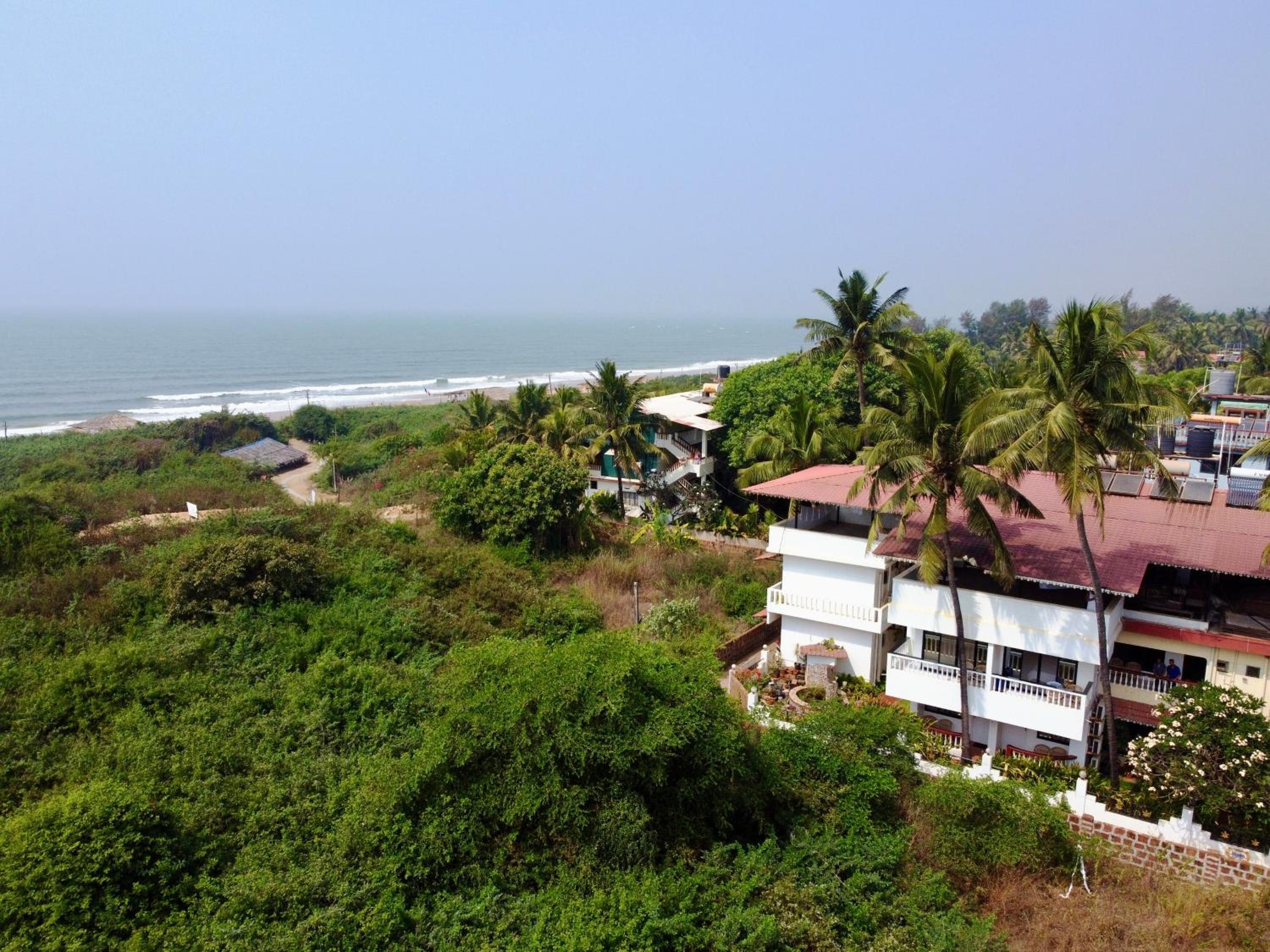 SHANU'S SEASIDE INN - A Family-Run Guesthouse just 100 metres from Candolim Beach view 3