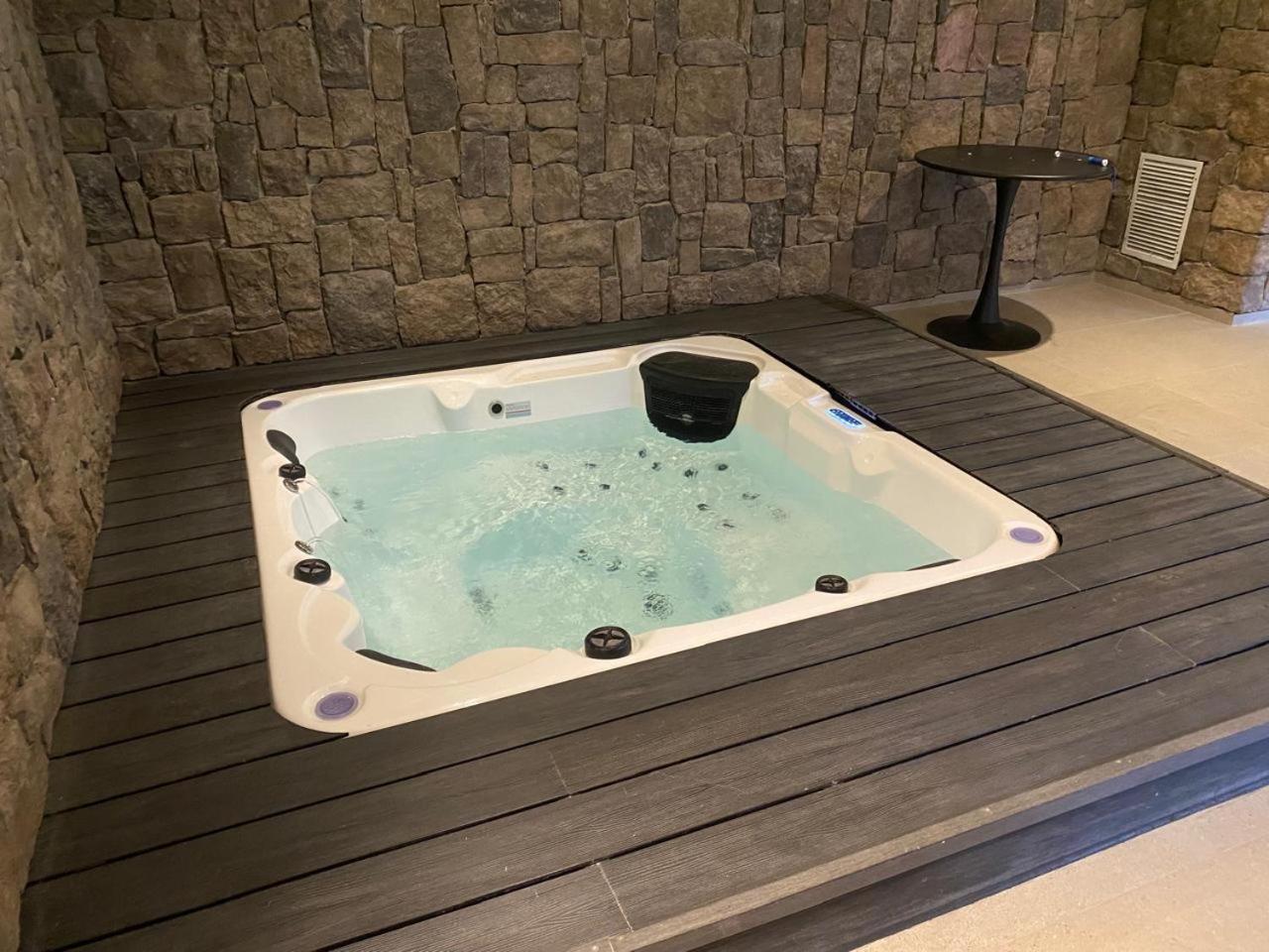Maravilloso Depto nuevo 2D 2B centro frente al lago con piscina techada temperada, jacuzzi y gimnasio