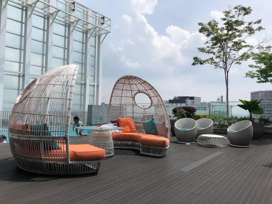 Suasana Suites condo with pool opposite Citysquare