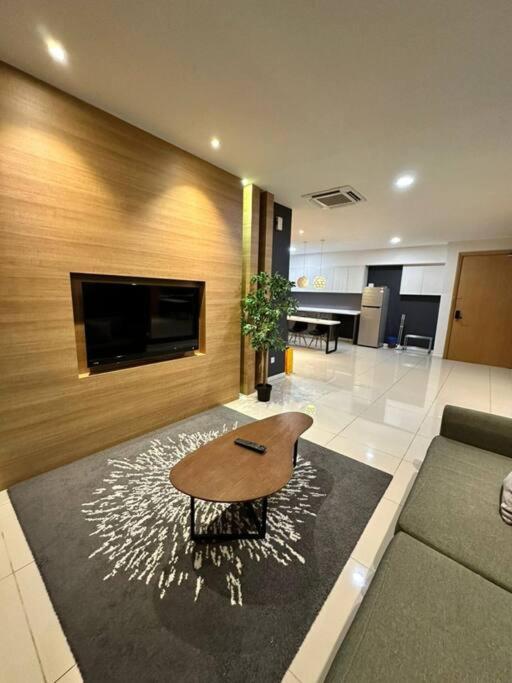 Suasana Suites condo with pool opposite Citysquare