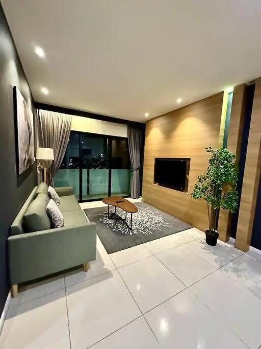 Suasana Suites condo with pool opposite Citysquare