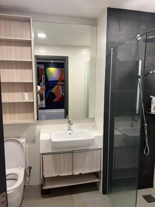 Suasana Suites condo with pool opposite Citysquare
