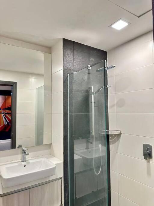 Suasana Suites condo with pool opposite Citysquare