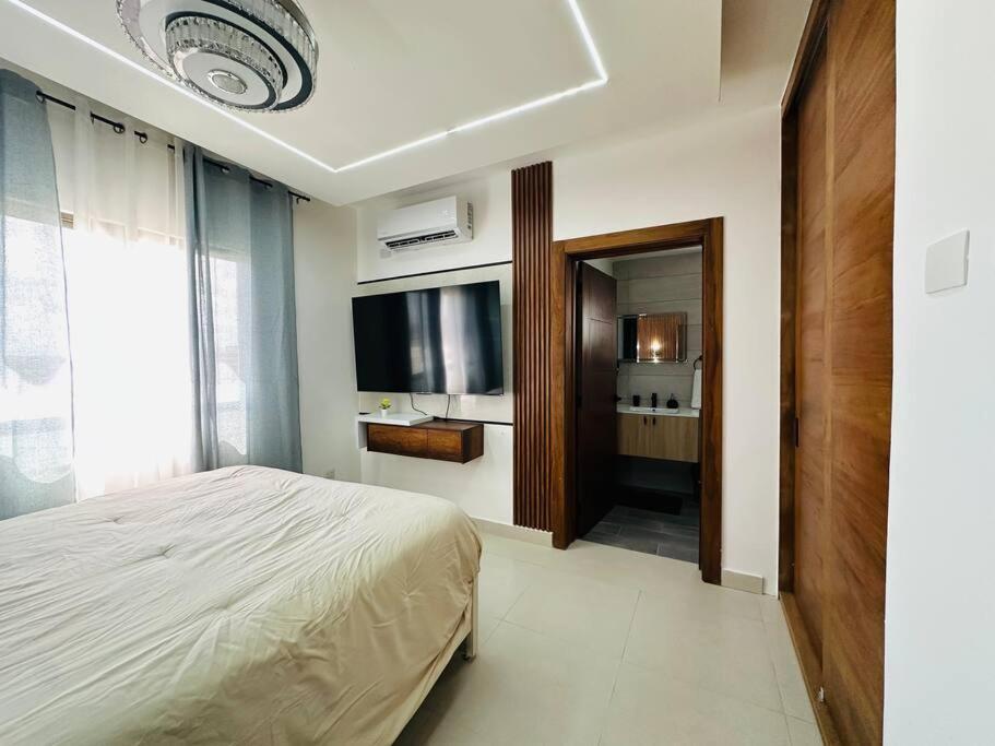Lovely 2 Bed 2 Bath with Pool view 5