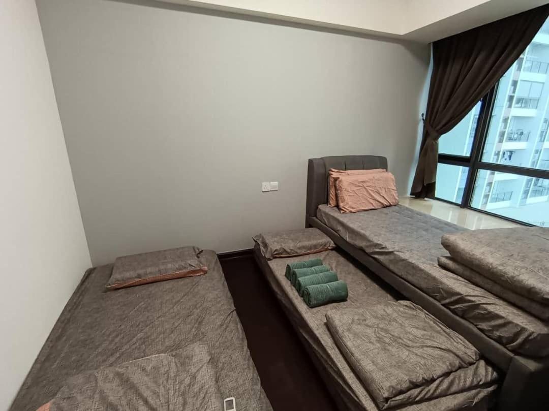 JB City CIQ-R&F Shopping Mall Apartment
