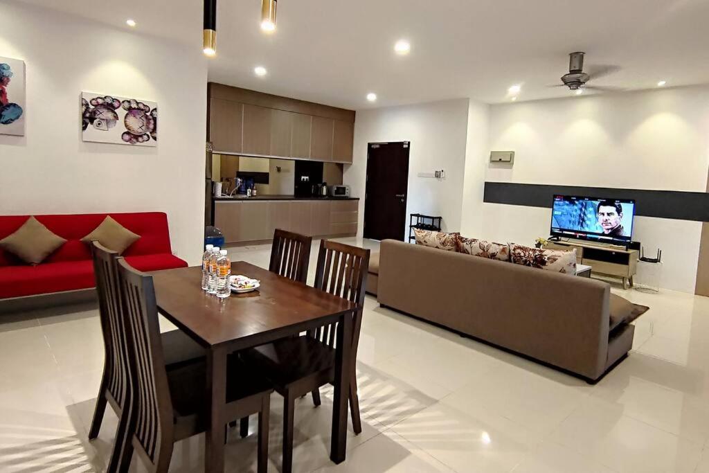 Jk CozyStay 02 3BedR2BathR 10Pax 2ShadedCarparks photo 2