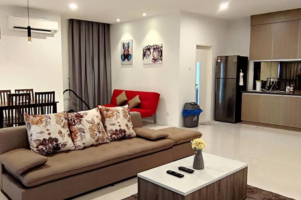 Jk CozyStay 02 3BedR2BathR 10Pax 2ShadedCarparks photo 3