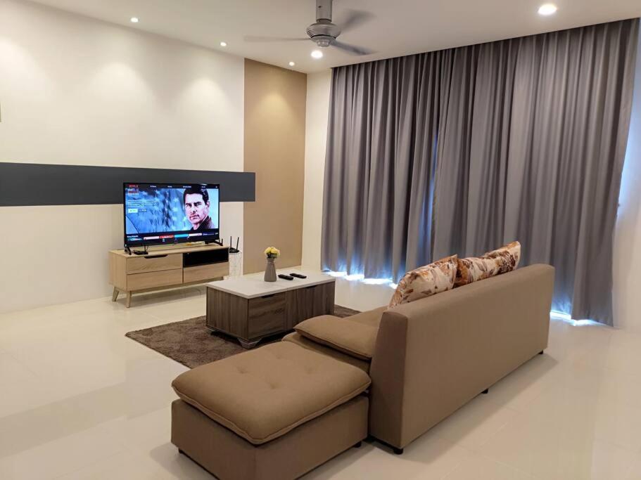 Jk CozyStay 02 3BedR2BathR 10Pax 2ShadedCarparks photo 1