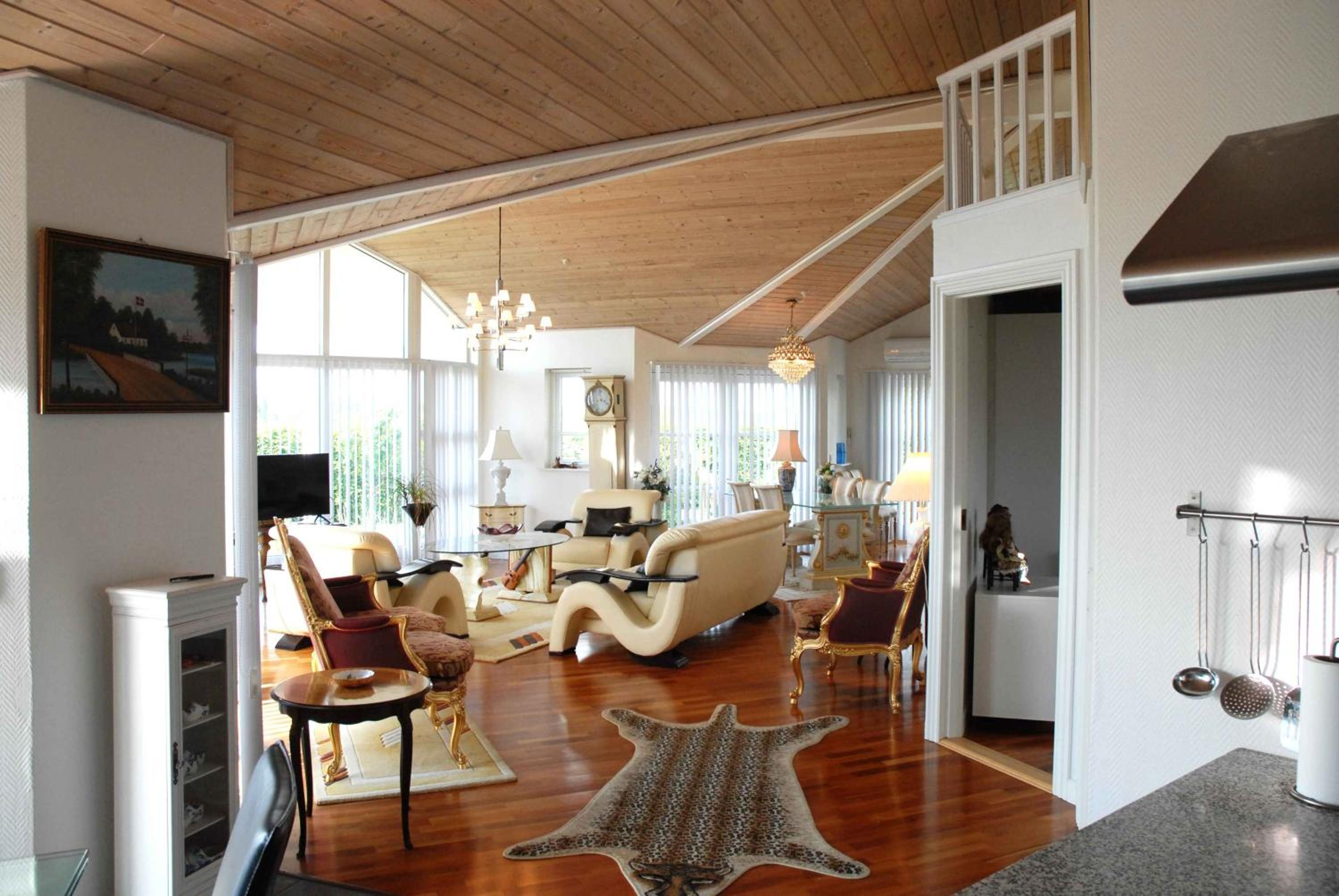 Outstanding Close To Nice Beachh