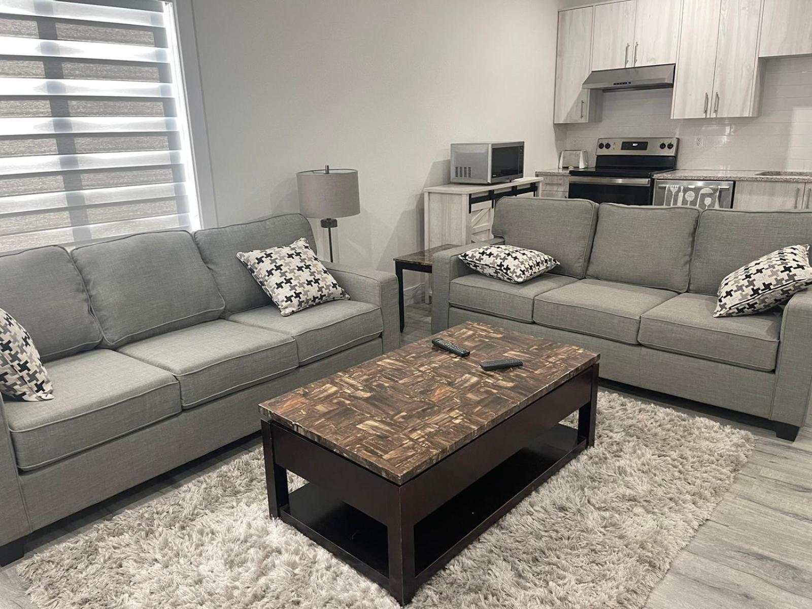 Brand-new three bedroom guest suite in the desirable neighbourhood