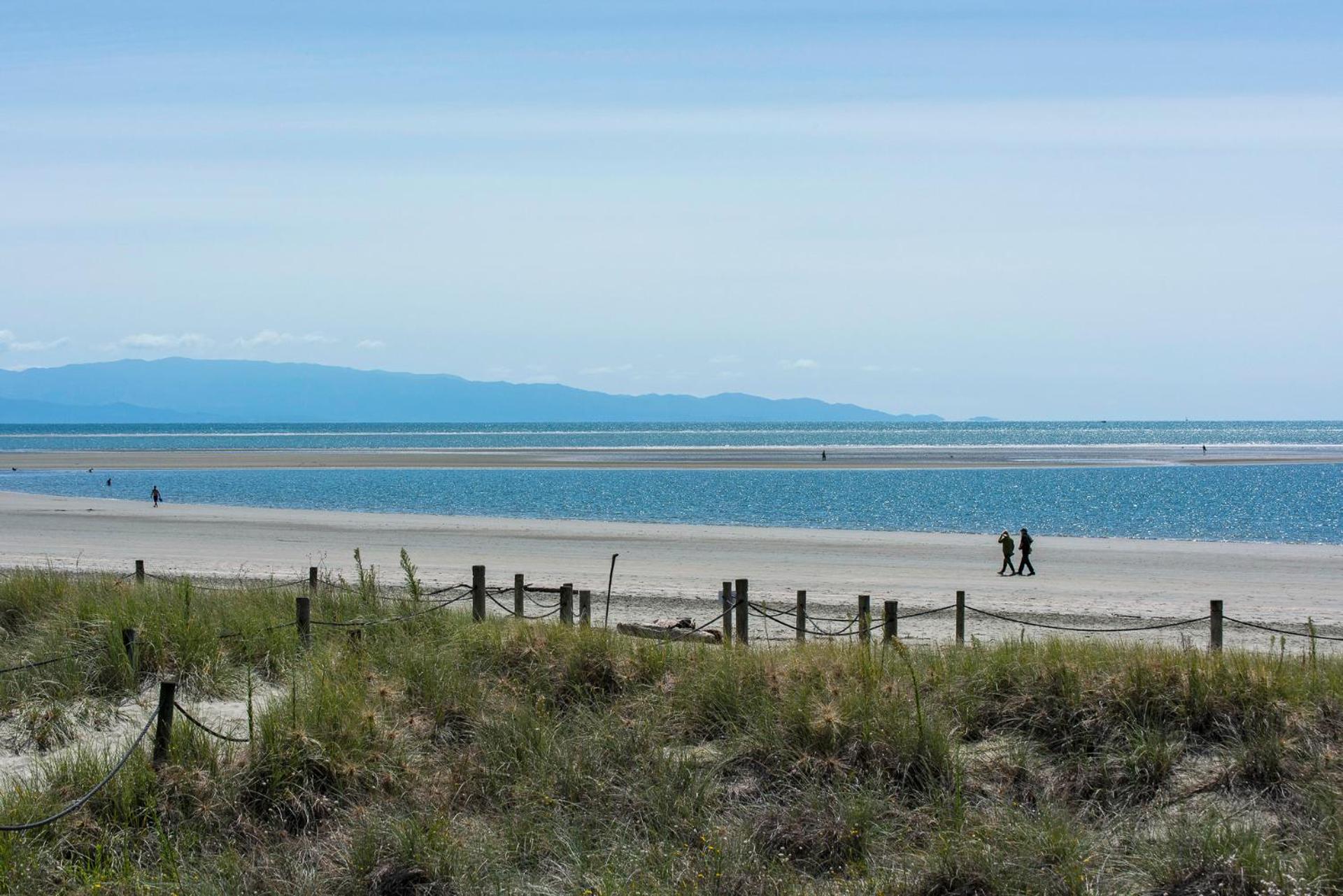 Oceanview Beach Apartment view 4