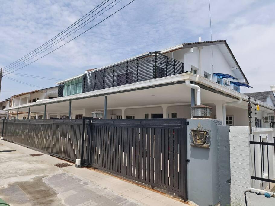 Jk Home 36Pax ComboStay 12BedR 11BathR 6Carpark photo 5