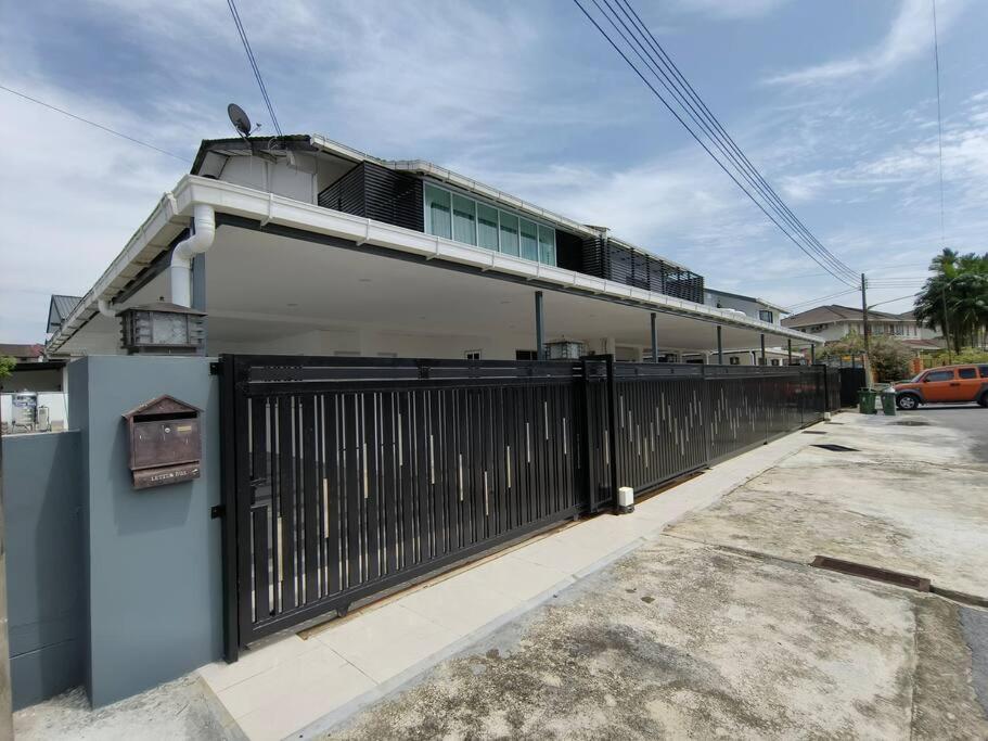 Jk Home 36Pax ComboStay 12BedR 11BathR 6Carpark photo 4