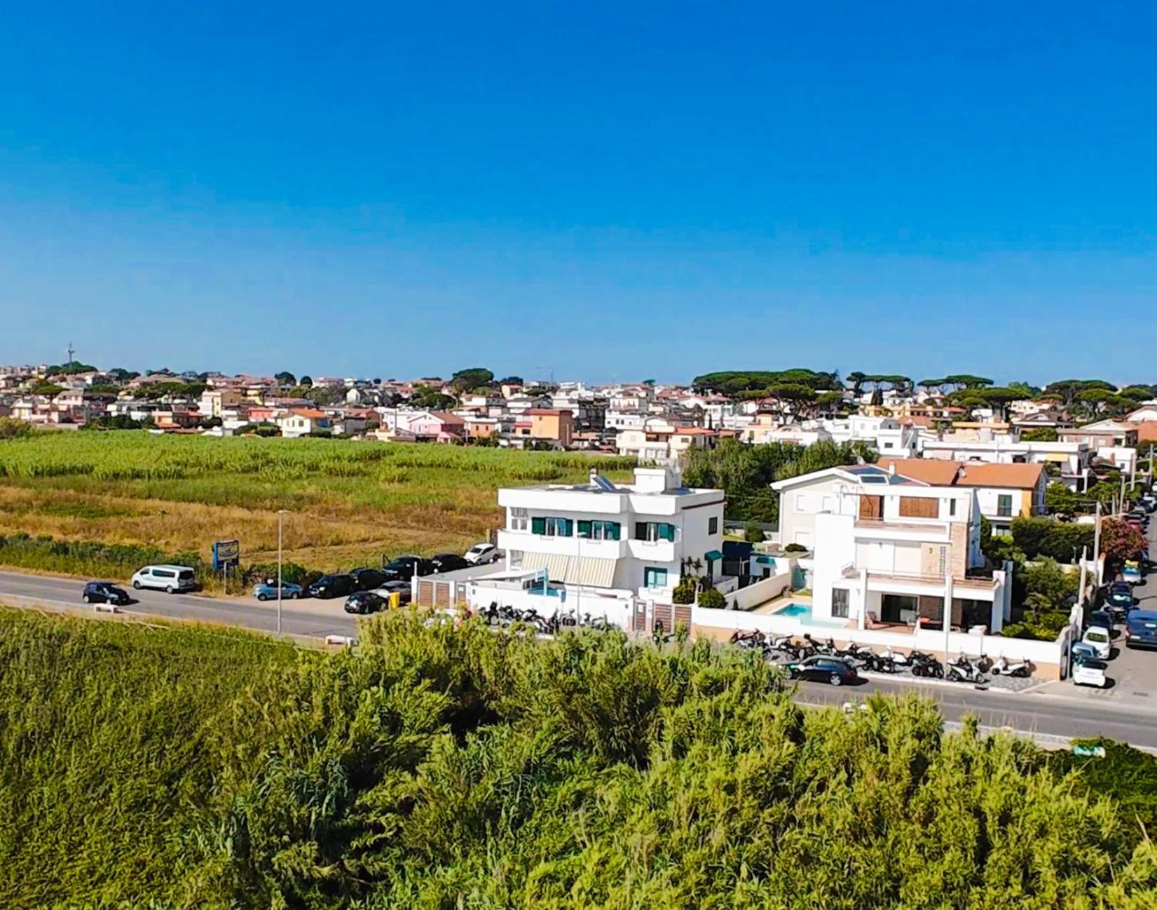 Hotel LA PERLA BIANCA - Beachfront Apartment - Anzio - Image 1
